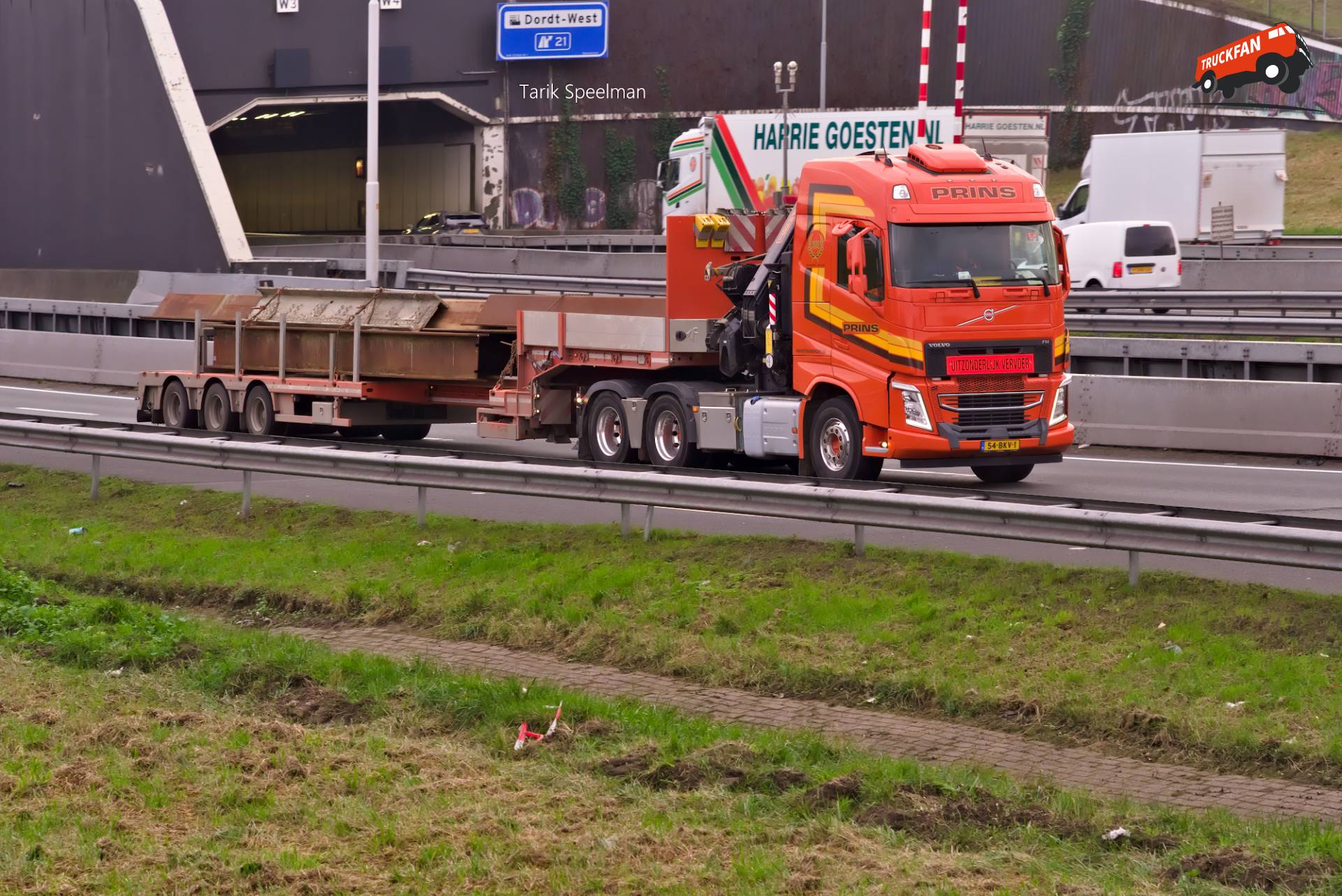 Volvo FH4 van Prins Transport op de A16
