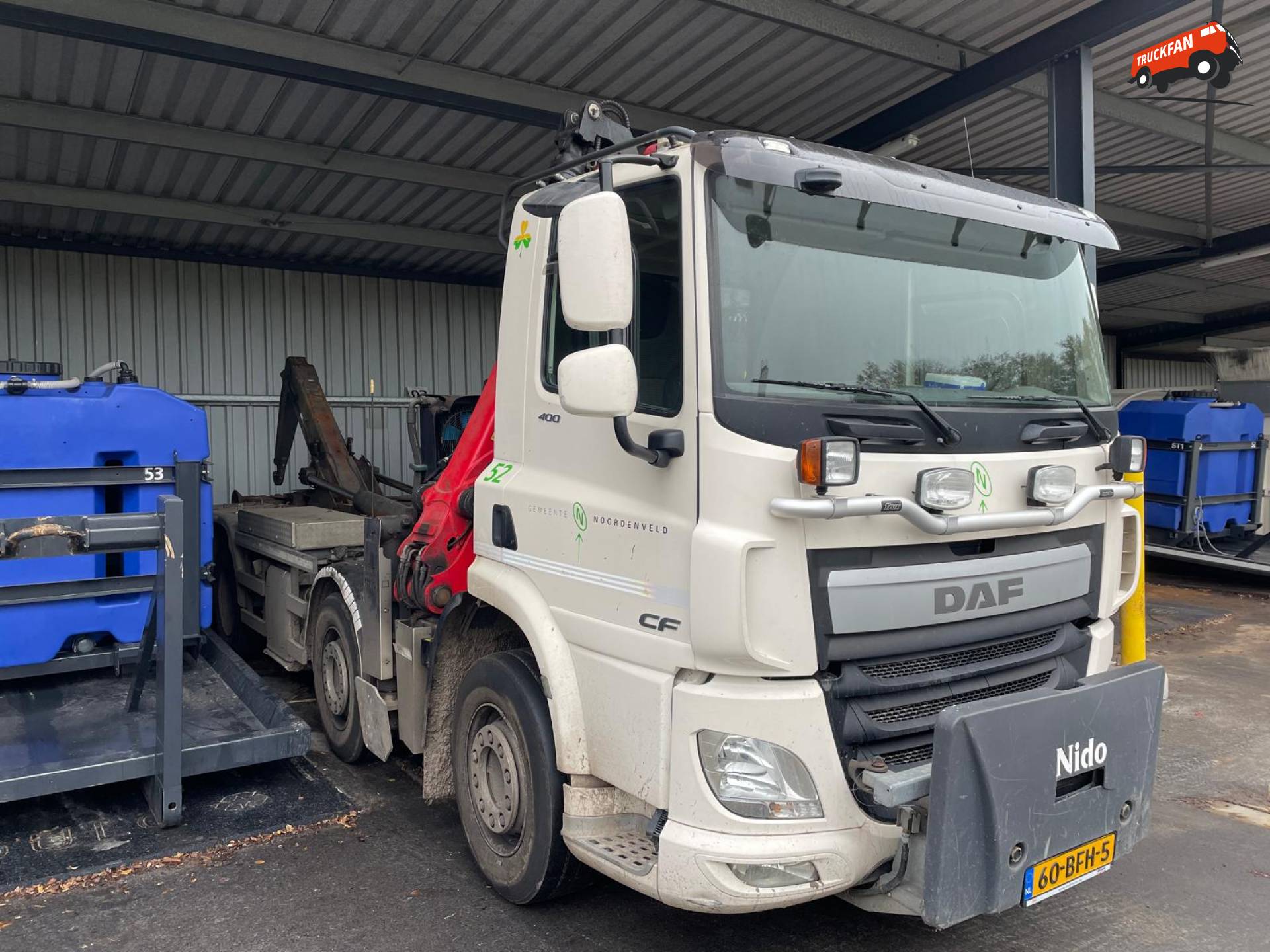 DAF CF met kraan en haakarm in Noordenveld