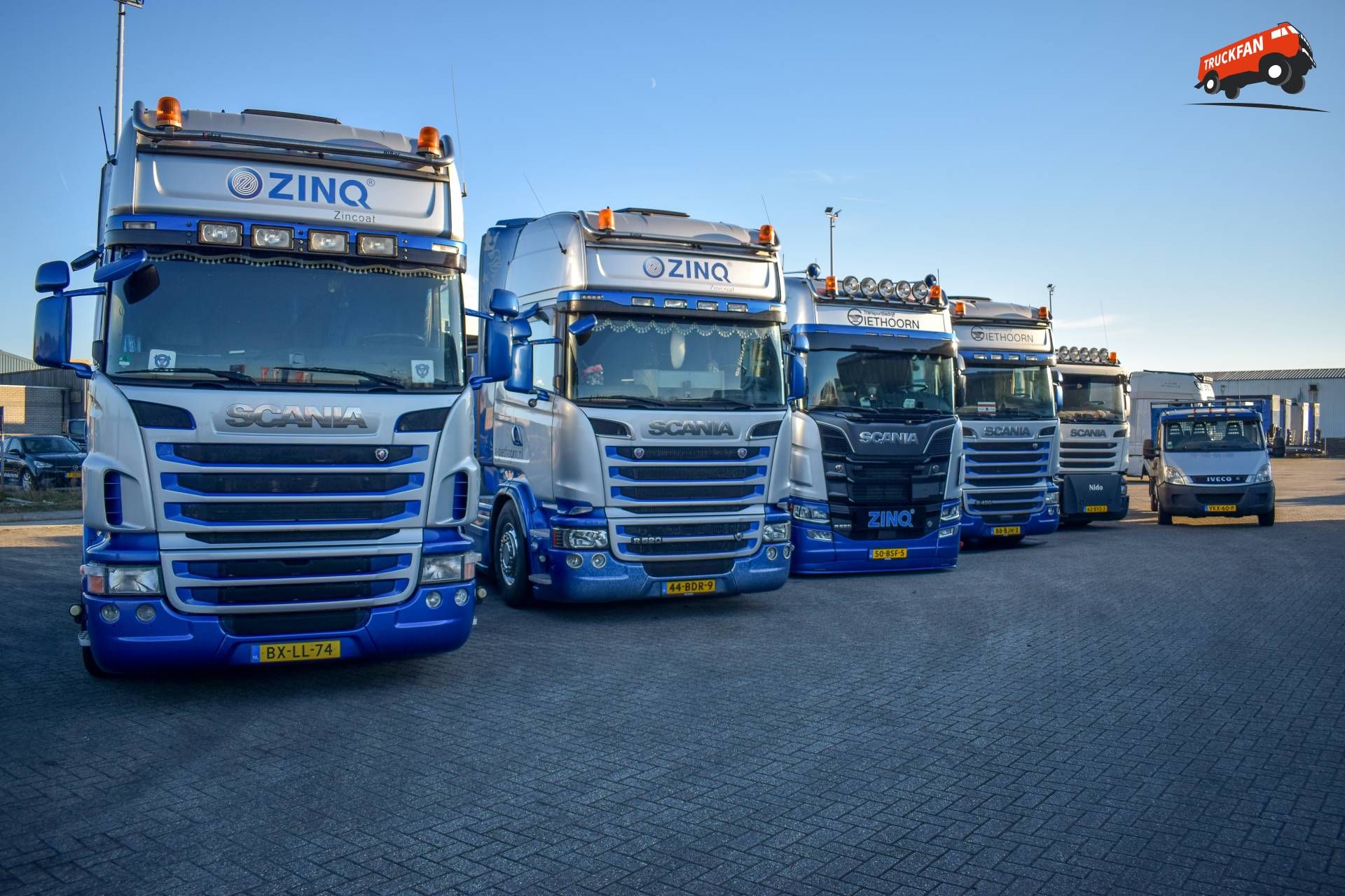 Scania vrachtwagens bij Richard Giethoorn Transport kerst 2025
