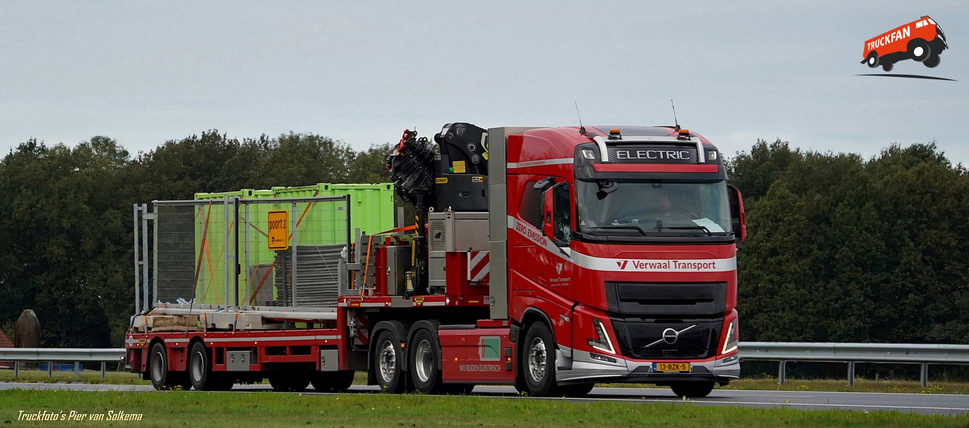 Volvo FH Aero vrachtwagen op de A7 bij Joure