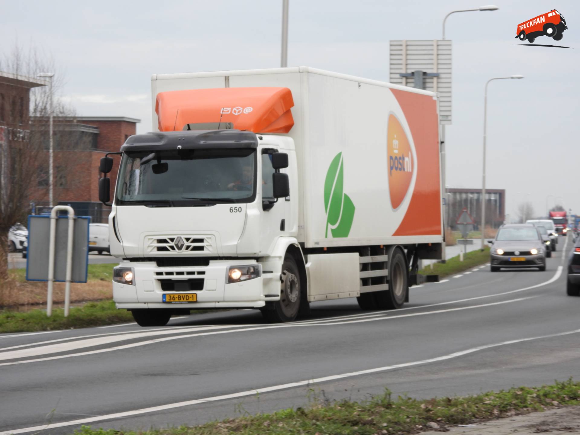 PostNL Renault D-serie op de N210 nabij M. A. Reinaldaweg