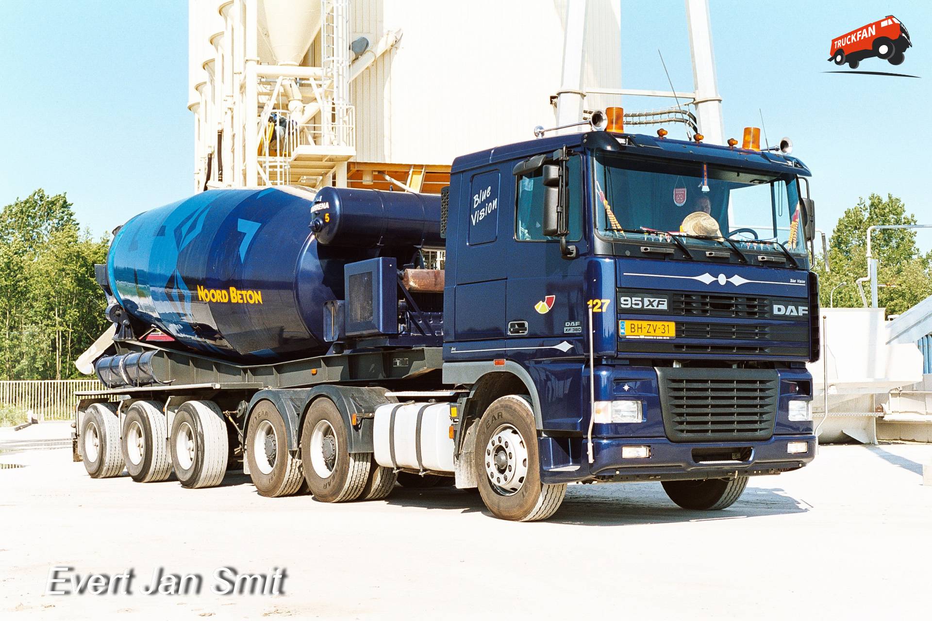 Auto 127 in NoordBeton kleur