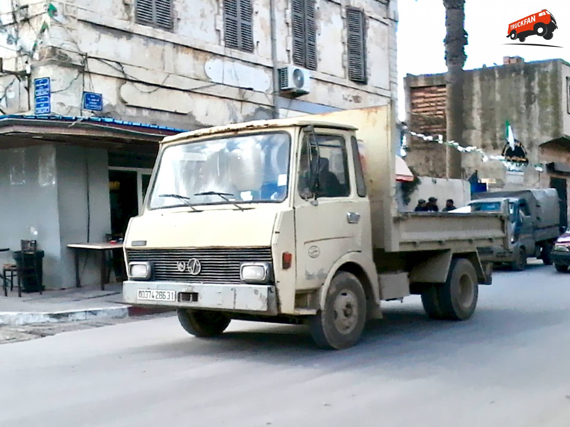 SNVI K66 Industriële Truck in Algerijns Landschap