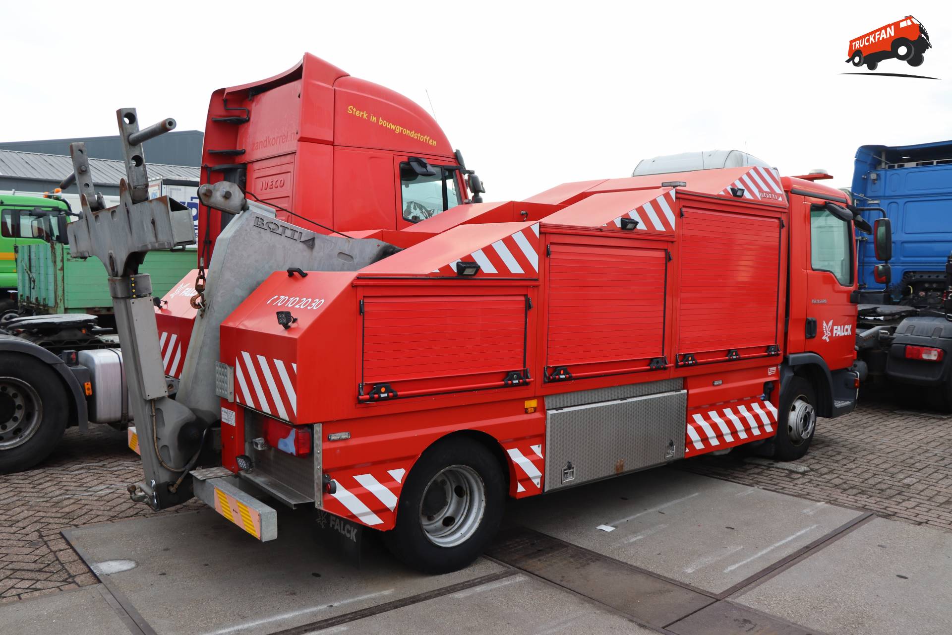 Het lekkere kontje van een MAN TGL bergingswagen. 