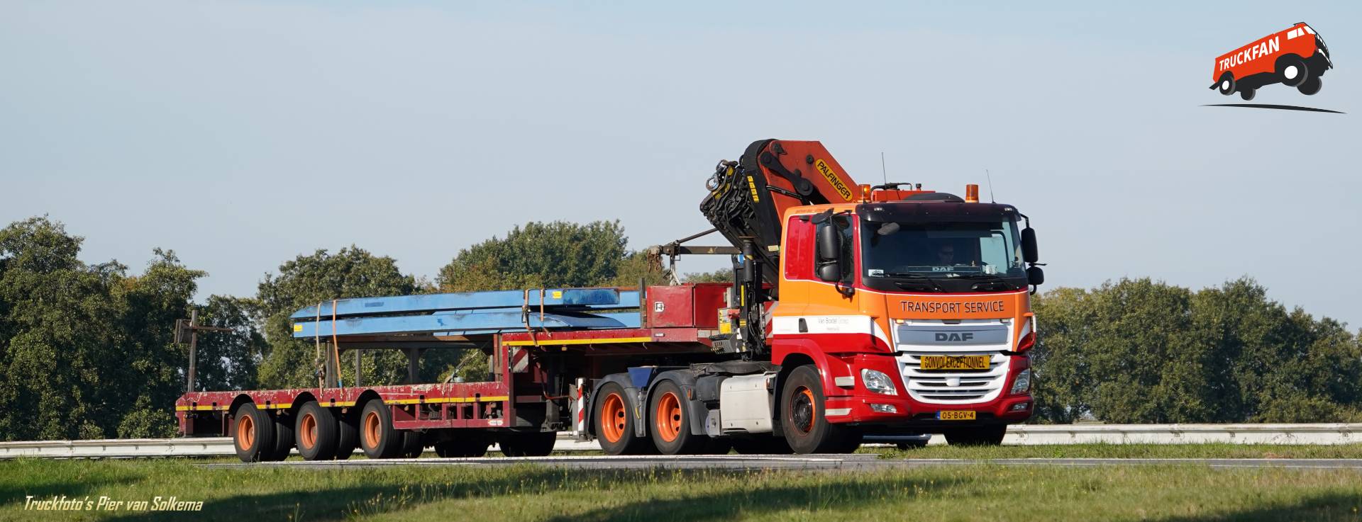 DAF CF vrachtwagen op A28 Veeningen