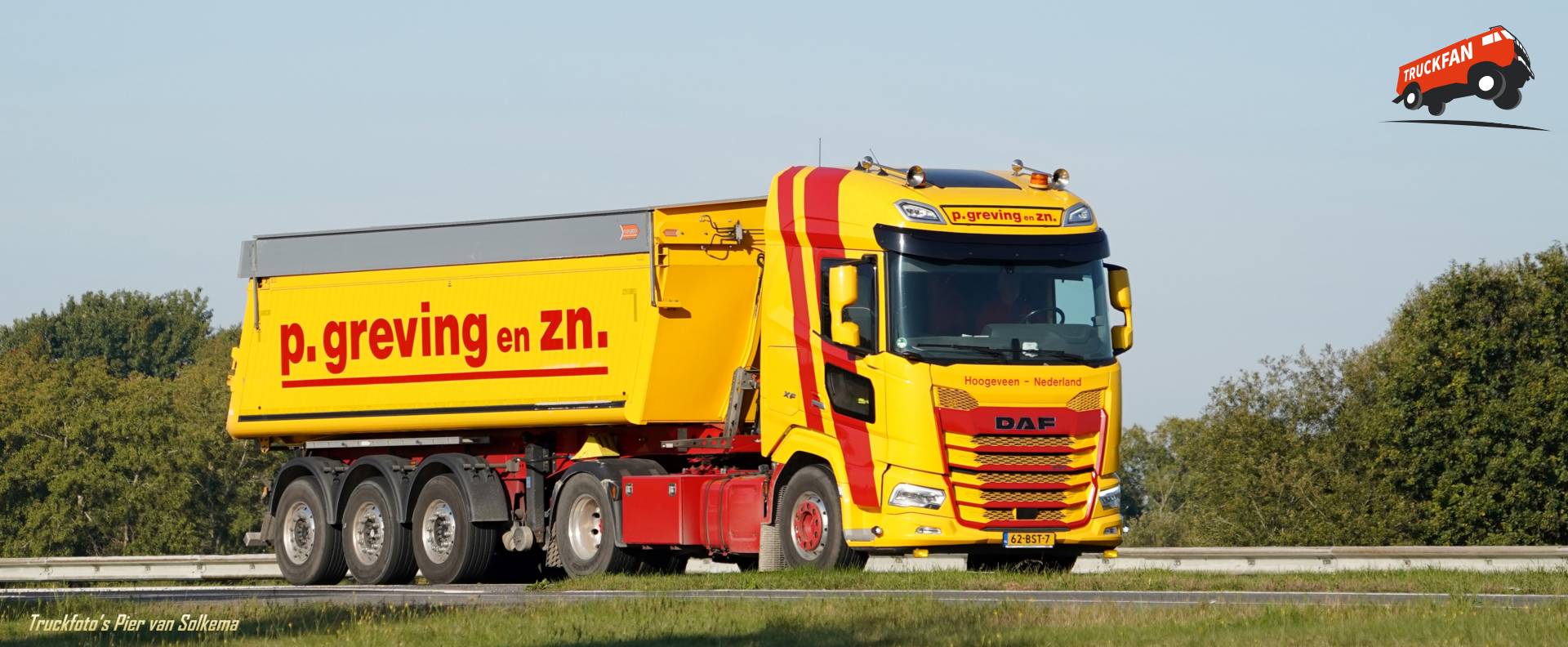 DAF XF kipper transport op A28 Veeningen