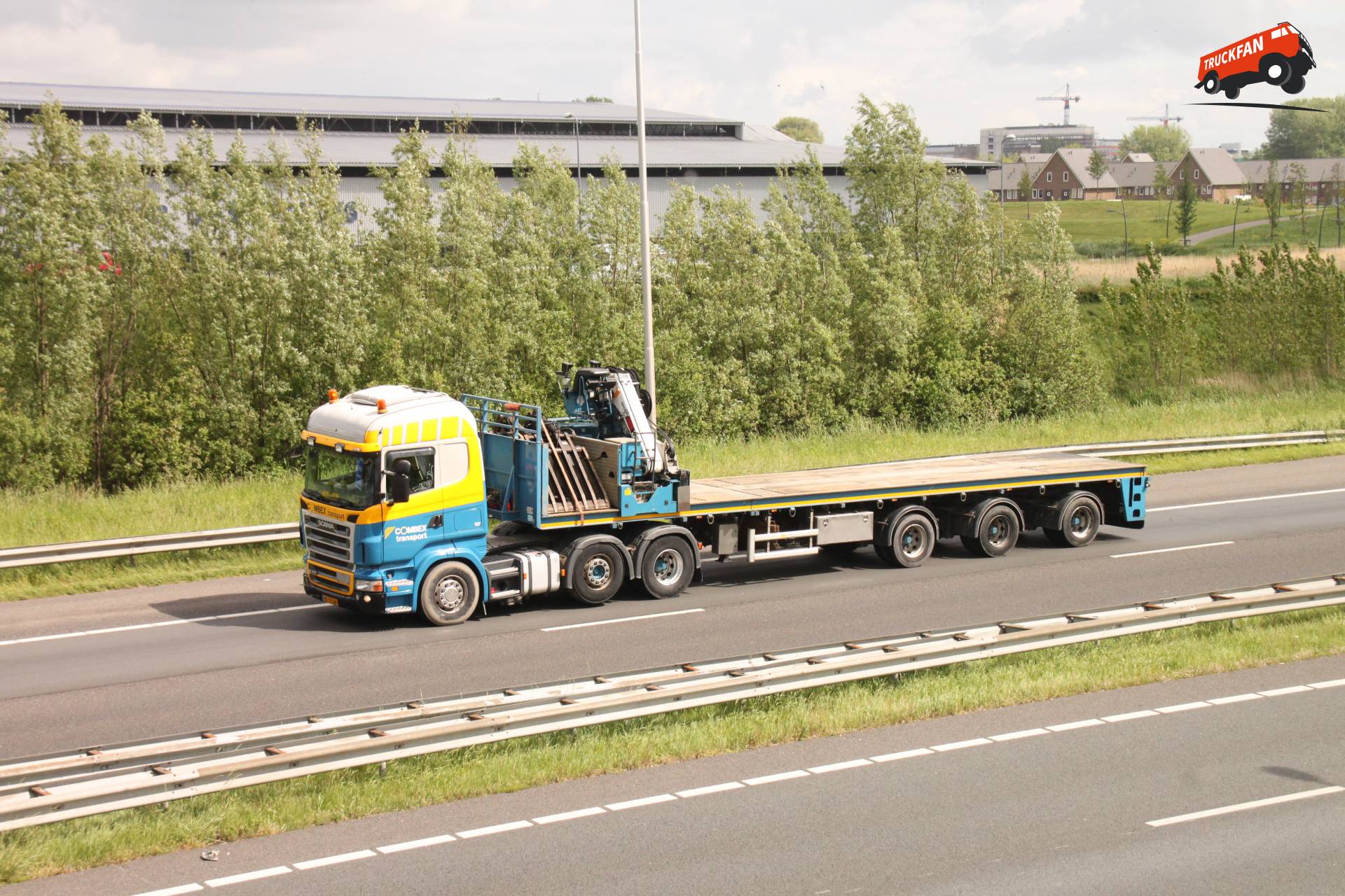 Scania R420 van Combex op bouwlocatie, mei 2014