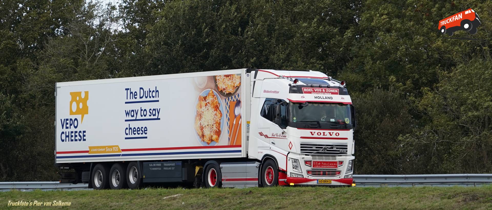 Volvo FH4 refrigerated transport on the A7 near Sneek