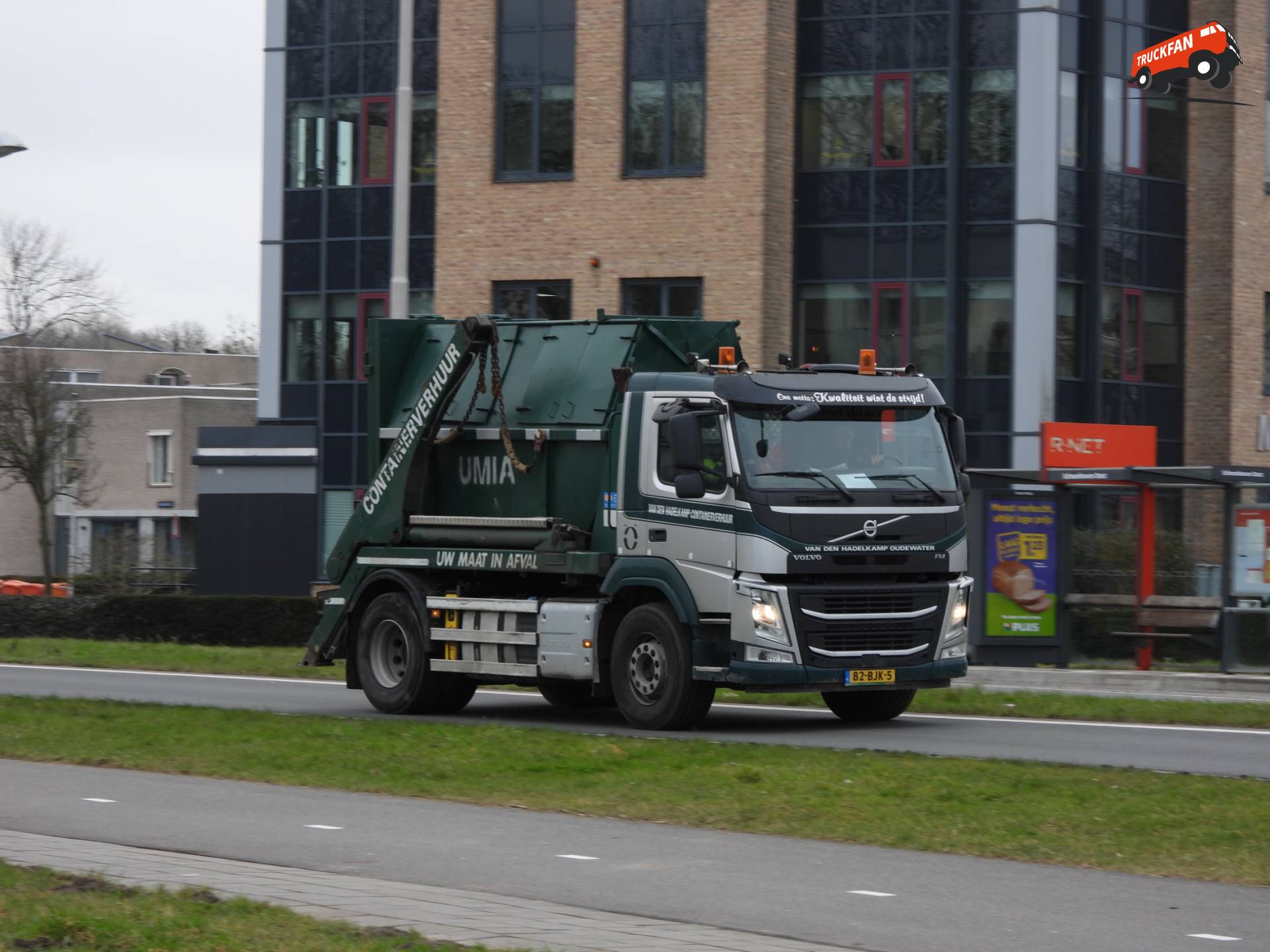 Volvo FM11 420 4x2 truck van UMIA.