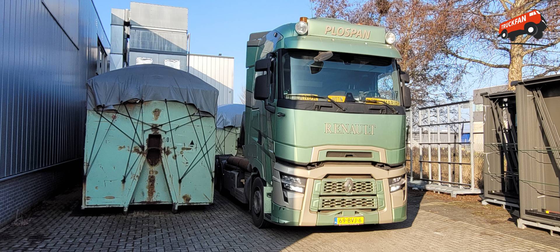 Renault T-serie vrachtwagen in actie bij Plospan