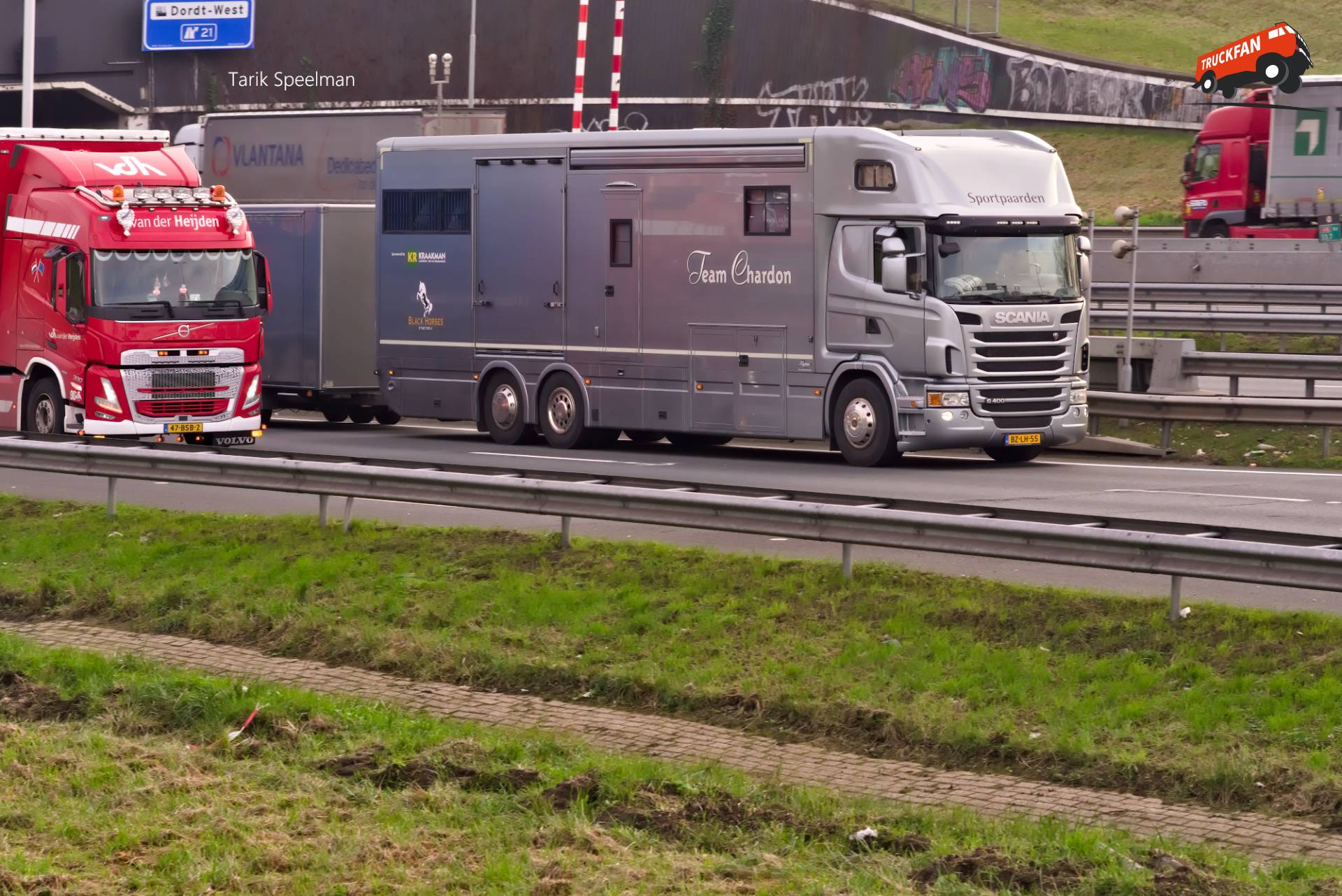 Scania G400 van Team Chardon op de A16