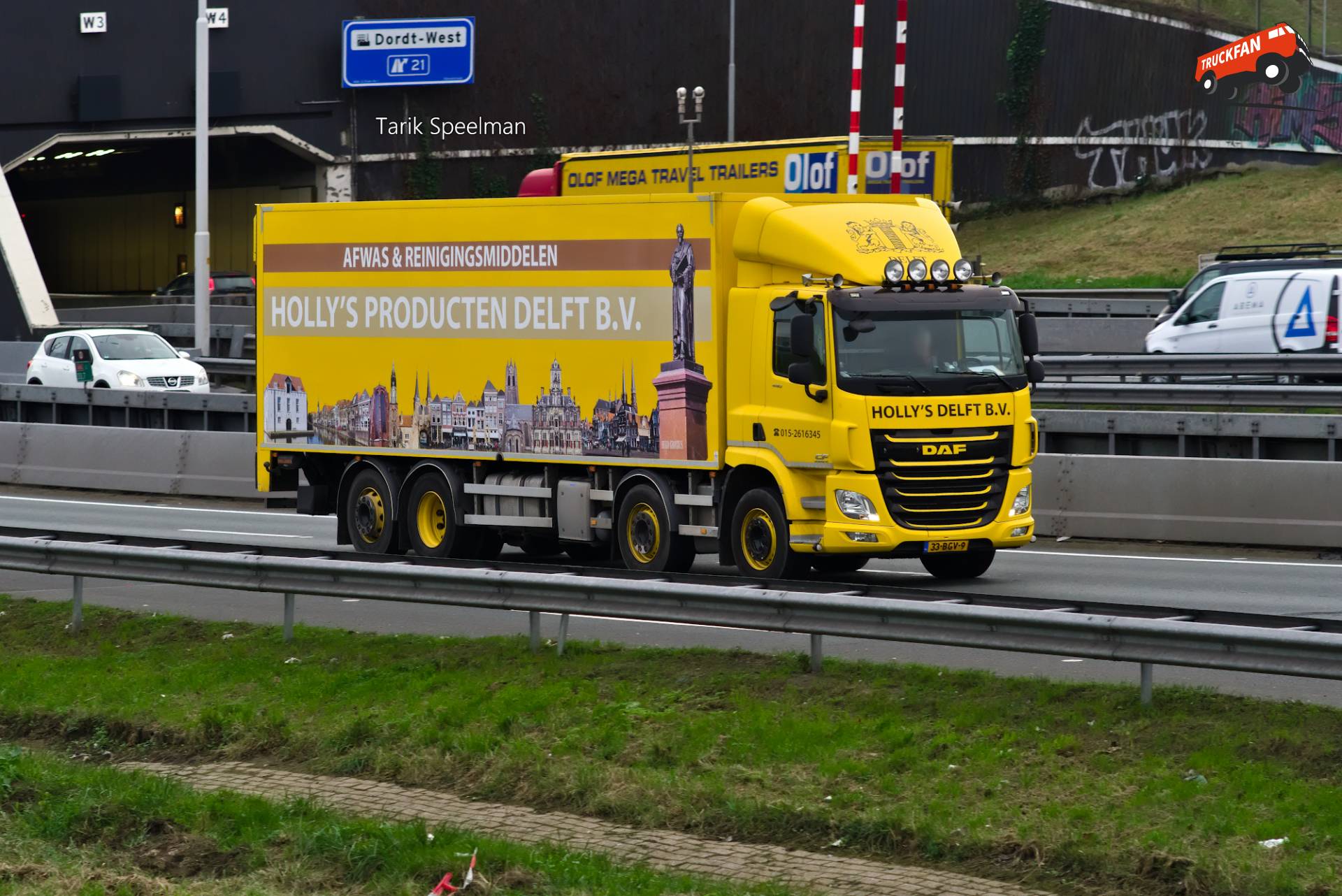 DAF CF Euro 6 van Hollys uit Delft op de A16