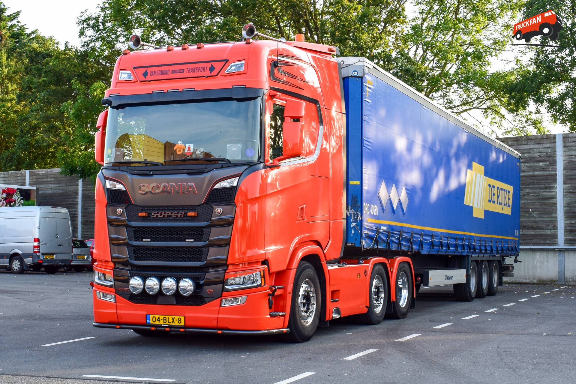 Van Egmond Transport met Scania S520NG bij Flora Holland