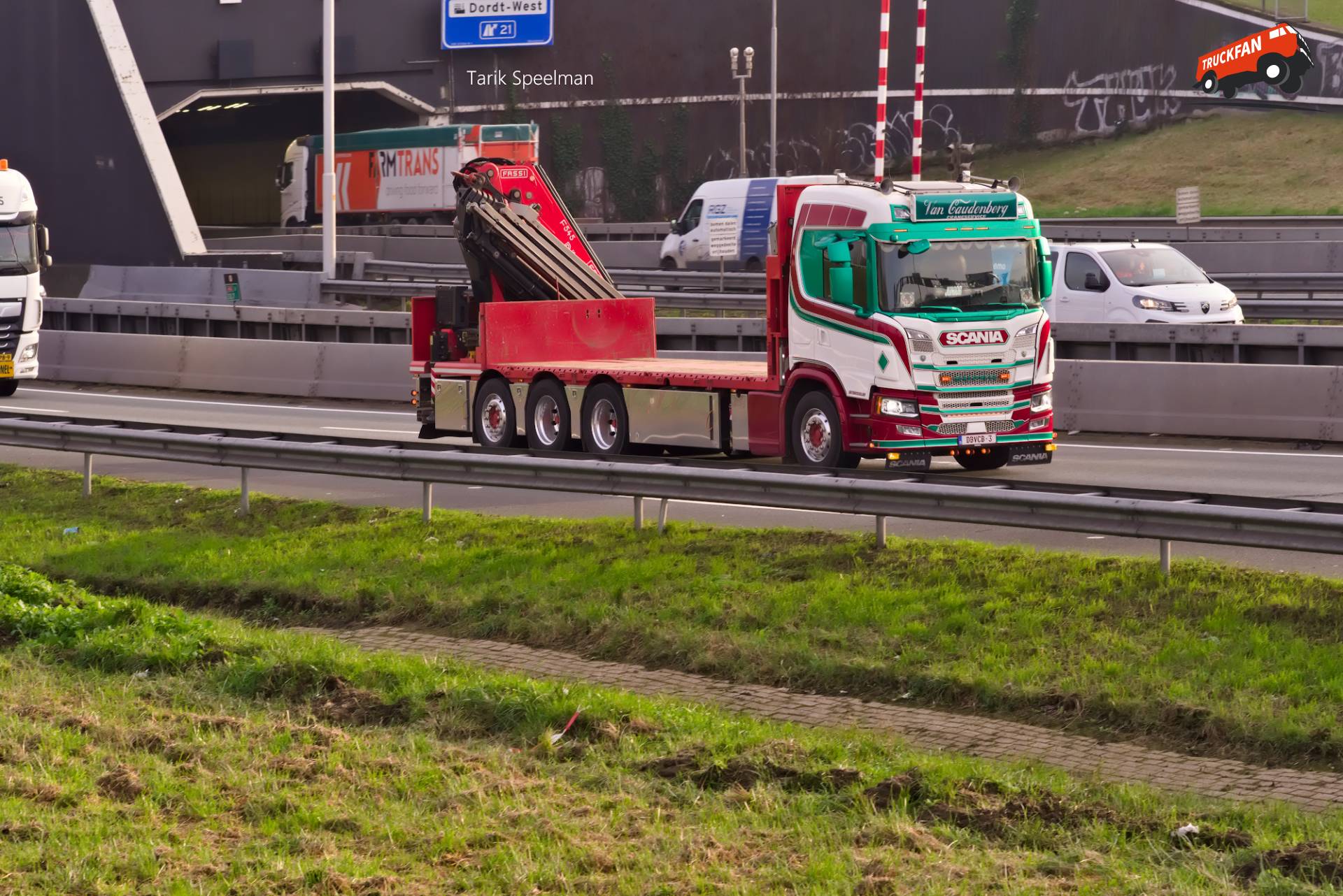 Scania P-Serie van Van Caudenberg op de A16