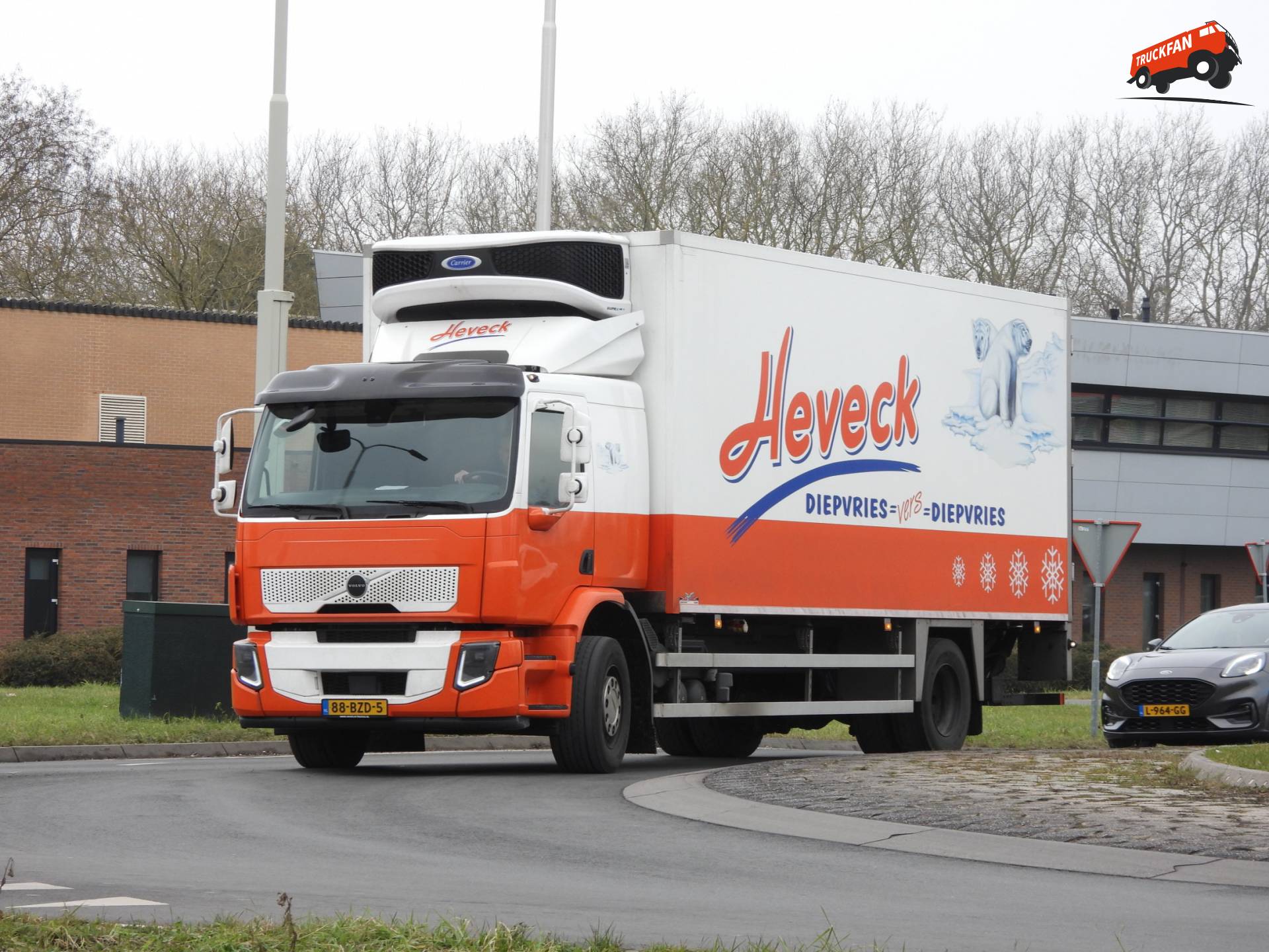 Volvo FE 320 4x2 truck at Lopikerplein Schoonhoven