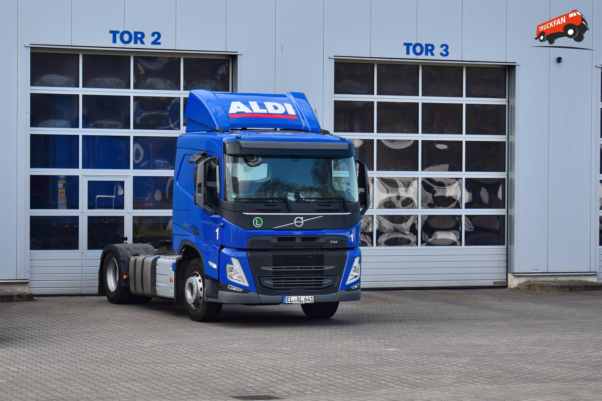 Volvo FM5 vrachtwagen van Aldi Nord bij A+T Nutzfahrzeuge in Meppen