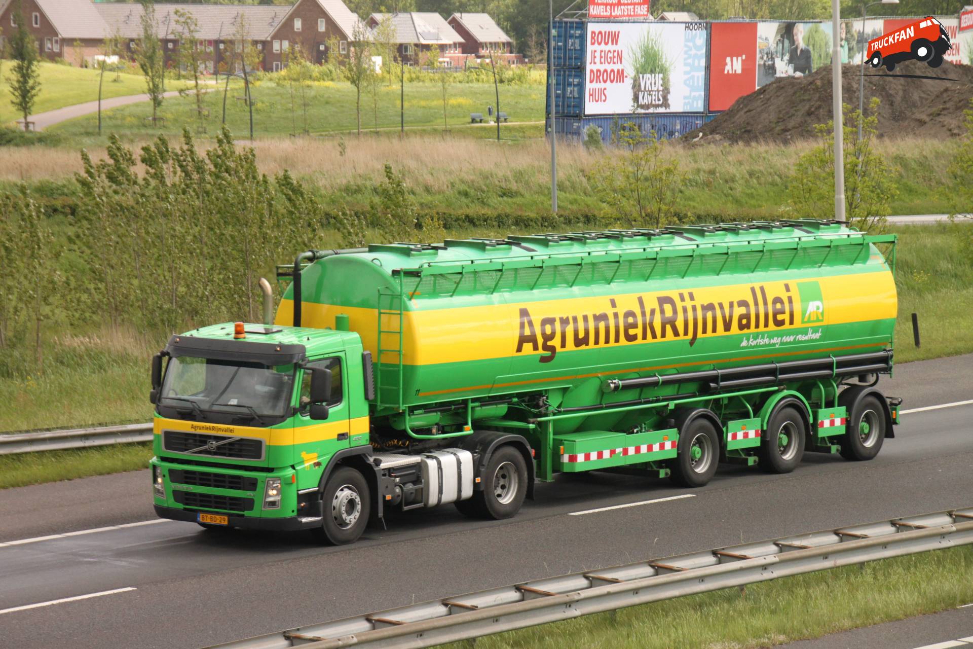 Volvo FM vrachtwagen bij Agruniek Rijnvallei op 12 mei 2014