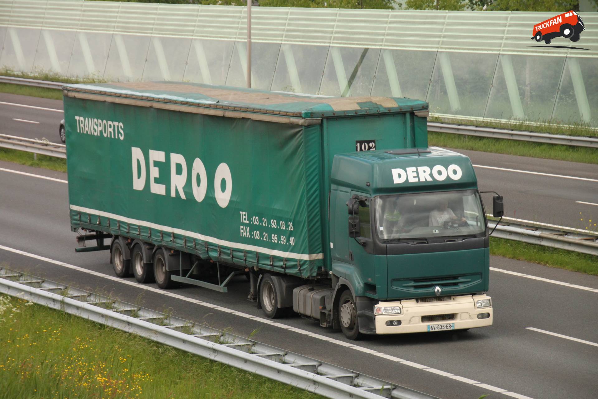 Renault Premium vrachtwagen in actie bij DeRoo Transports