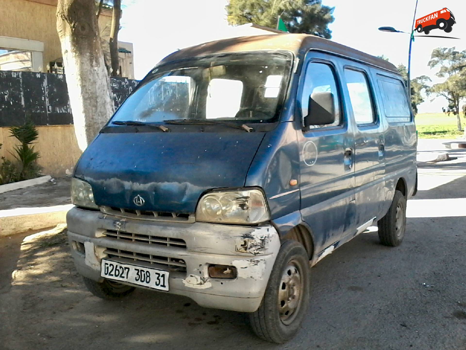 Chana auto rijdt in 2019 door Algerije