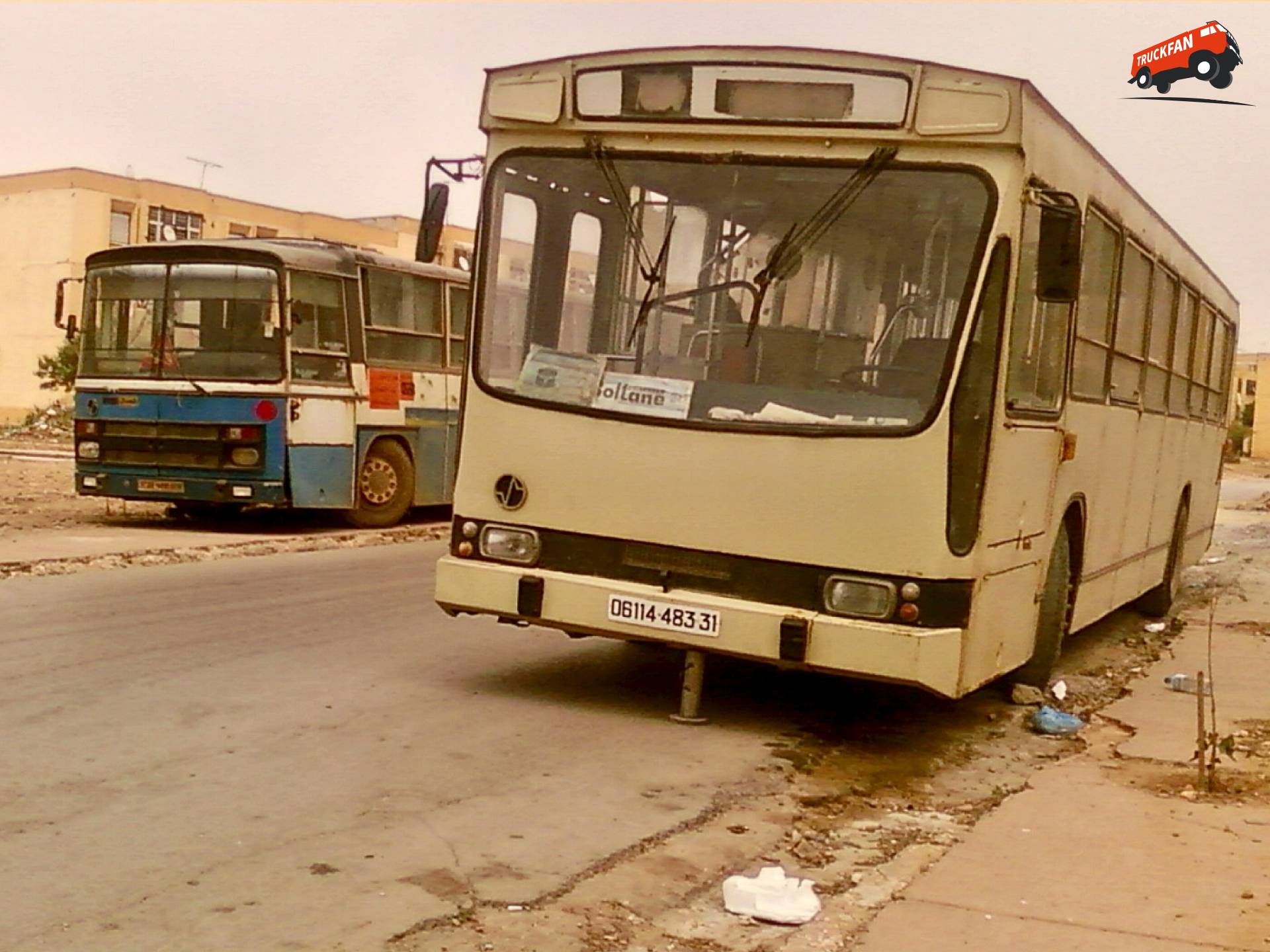 SNVI 100V8 en 49V8 Vrachtwagens in Algerije, juli 2011