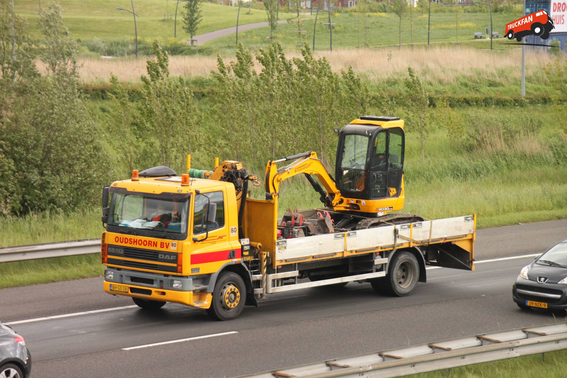 DAF 65CF vrachtwagen van Oudshoorn op 12 mei 2014
