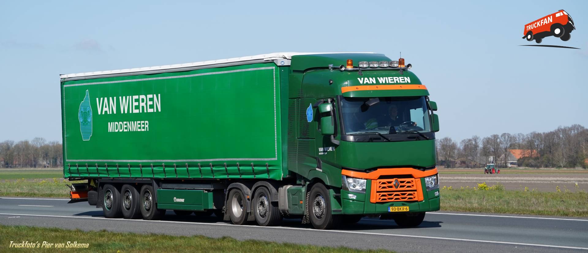 Renault T-Model Huifwagen bij Bedrijf van Wieren op de A6 Lemsterhop