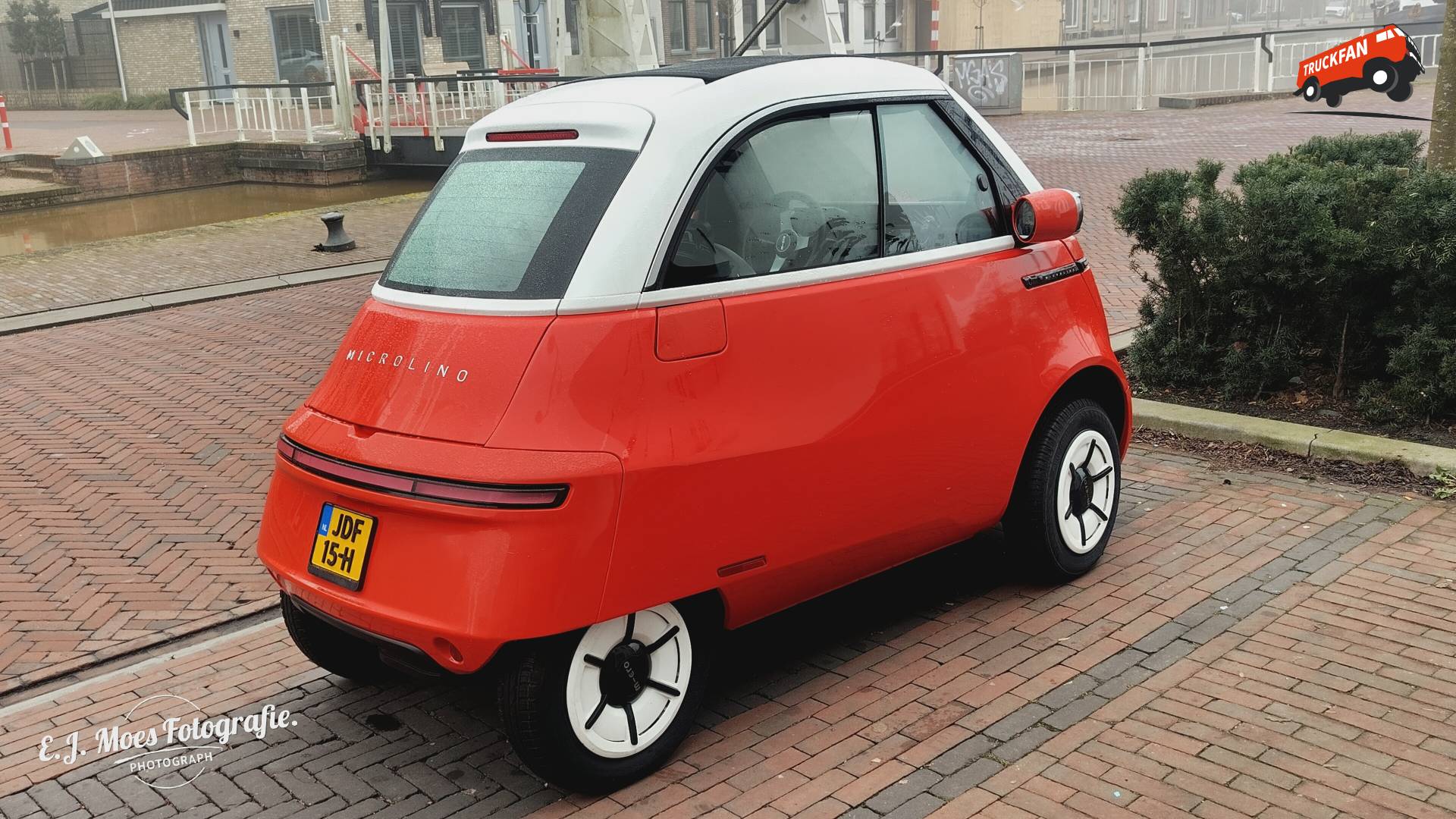 Microlino van de andere kant bekeken