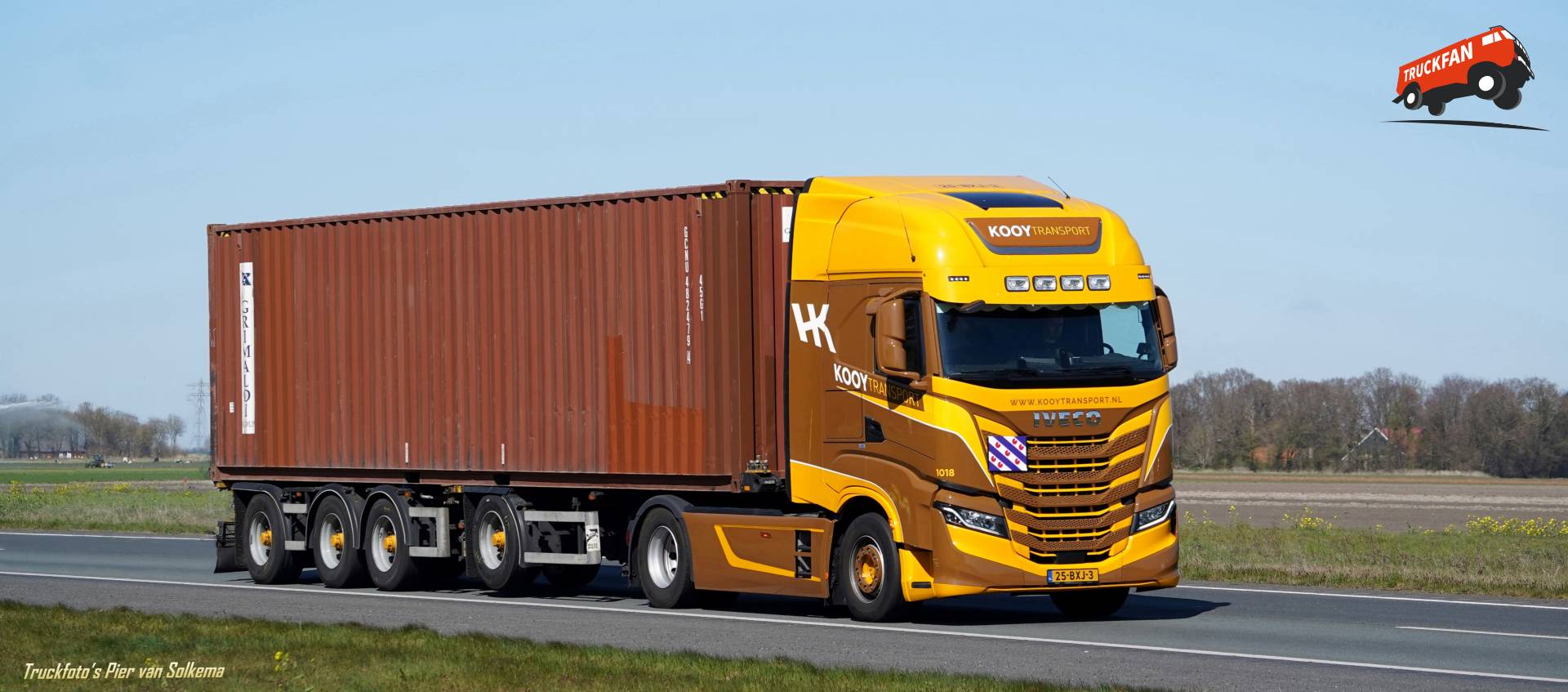 Iveco Sway containertransport bij A6 Lemsterhop