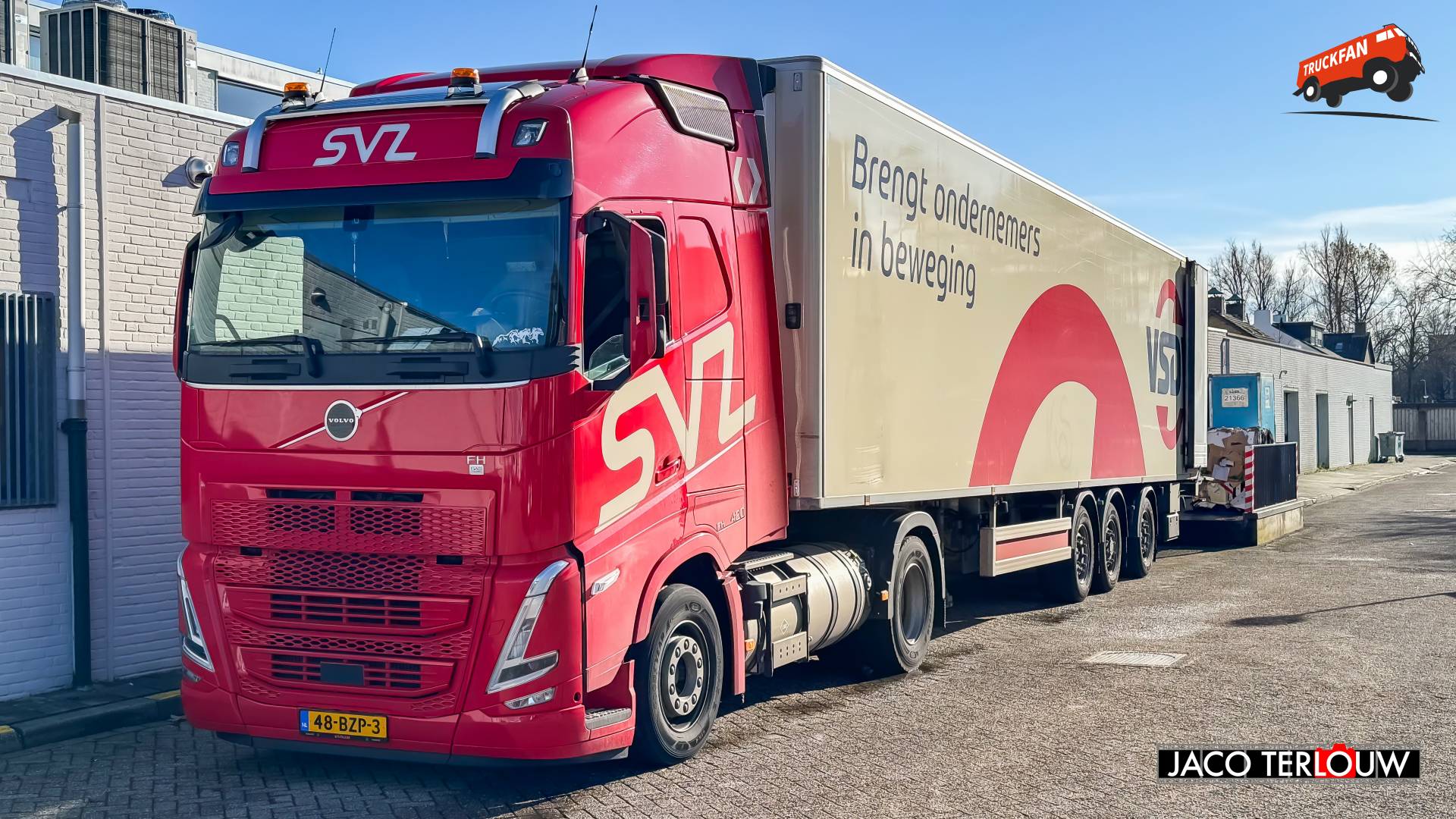 Volvo FH 5e generatie vrachtwagen bij Lidl distributie in Roosendaal