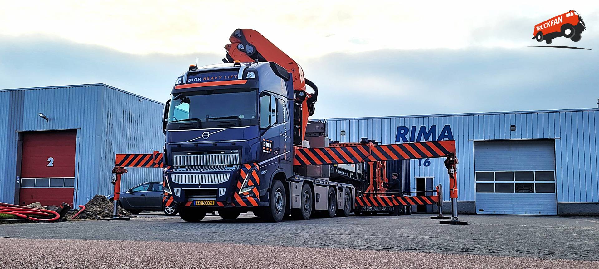 Volvo FH16 truck van Dior Heavy Lift