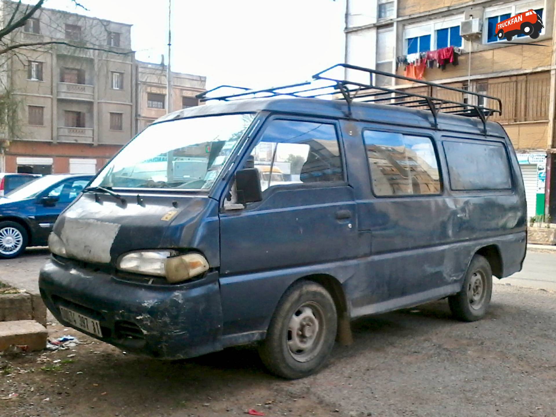 Hyundai H100 Eerste Generatie op Algerijnse Wegen