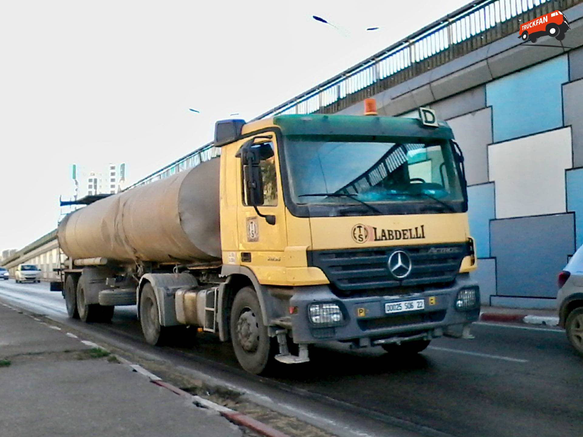 Actros Truck rijdt in 2019 over de wegen van Algerije