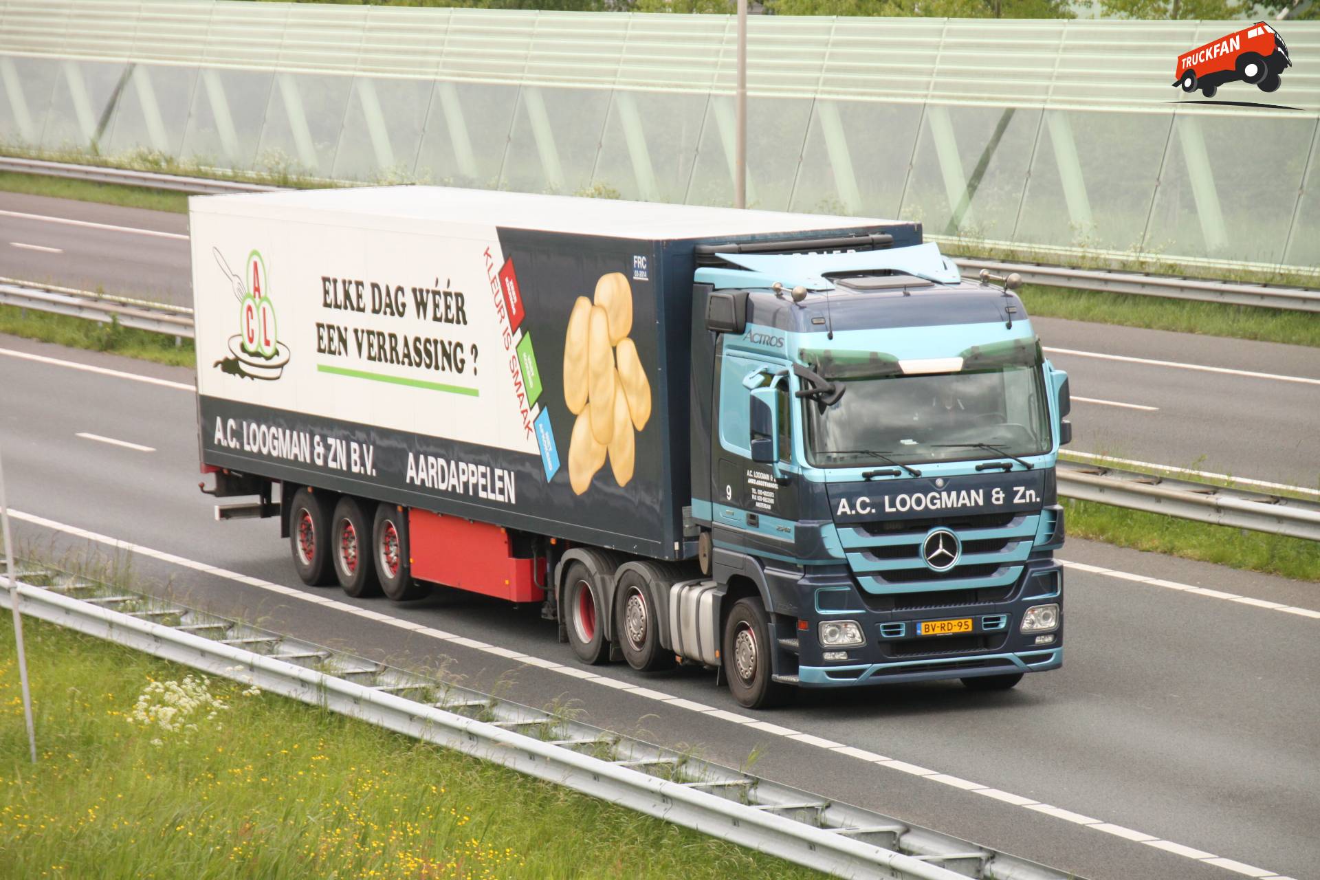 Mercedes-Benz Actros vrachtwagen bij AC Loogman op 12 mei 2014
