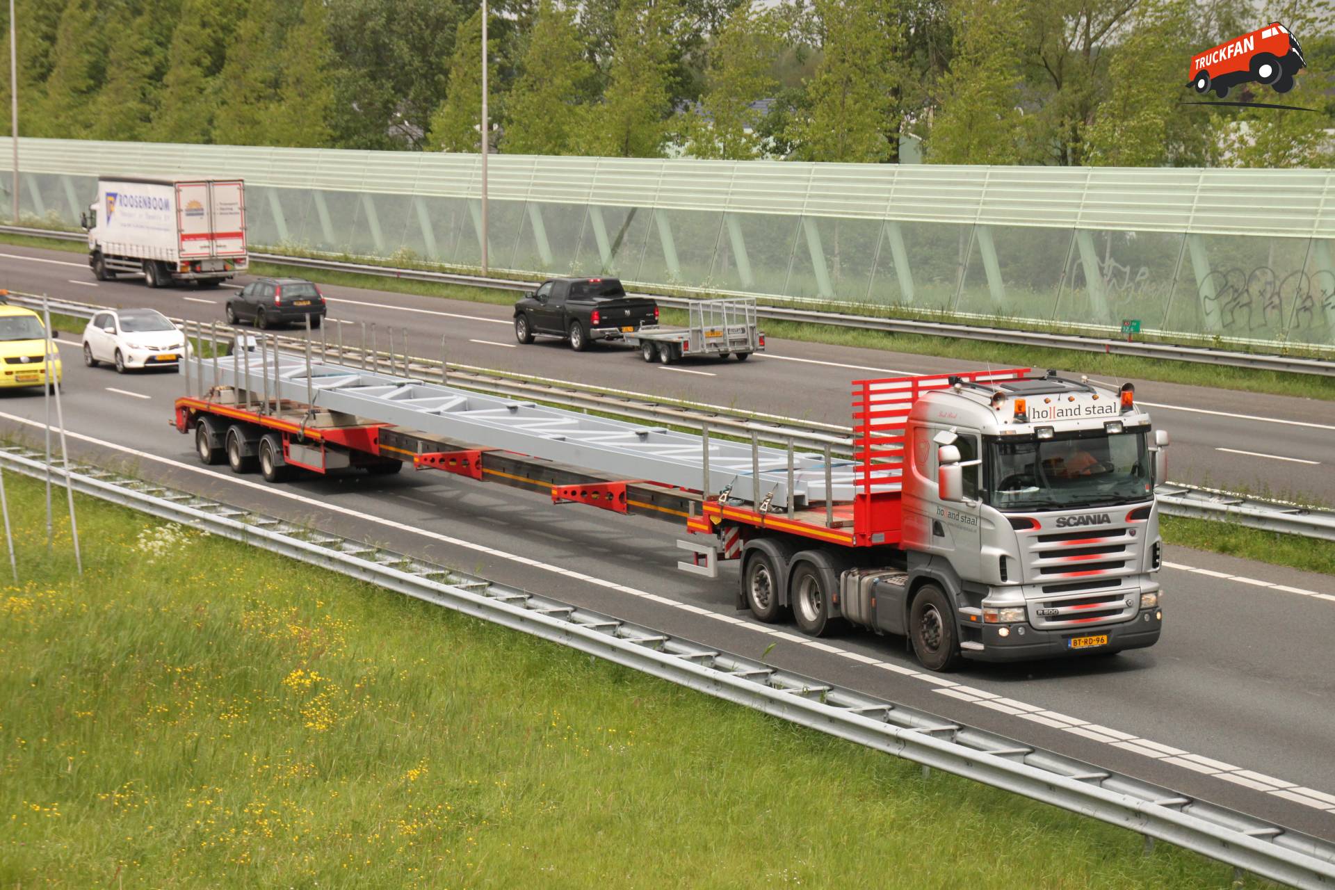Scania R500 vrachtwagen van Holland Staal in actie