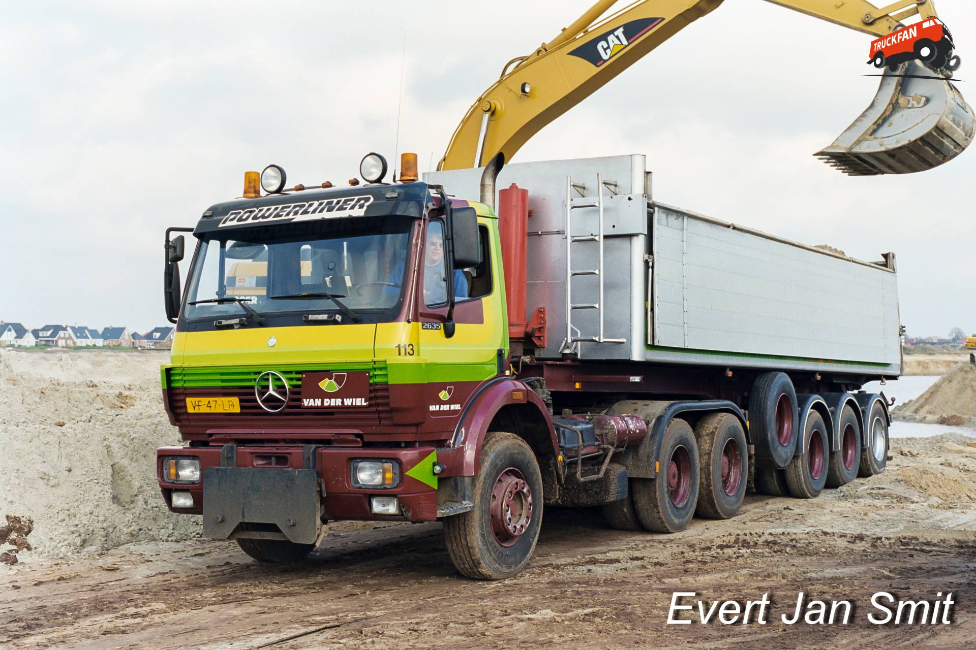 Auto 113 beladen in zandafgraving Duintjer/Langebosch Wildervank