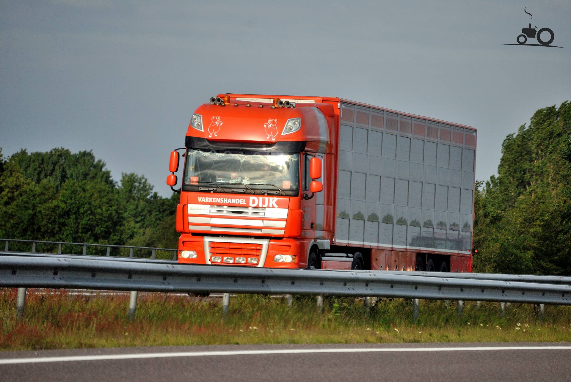 Foto DAF XF105 Van Varkenshandel C.B. Dijk B.V. - TruckFan