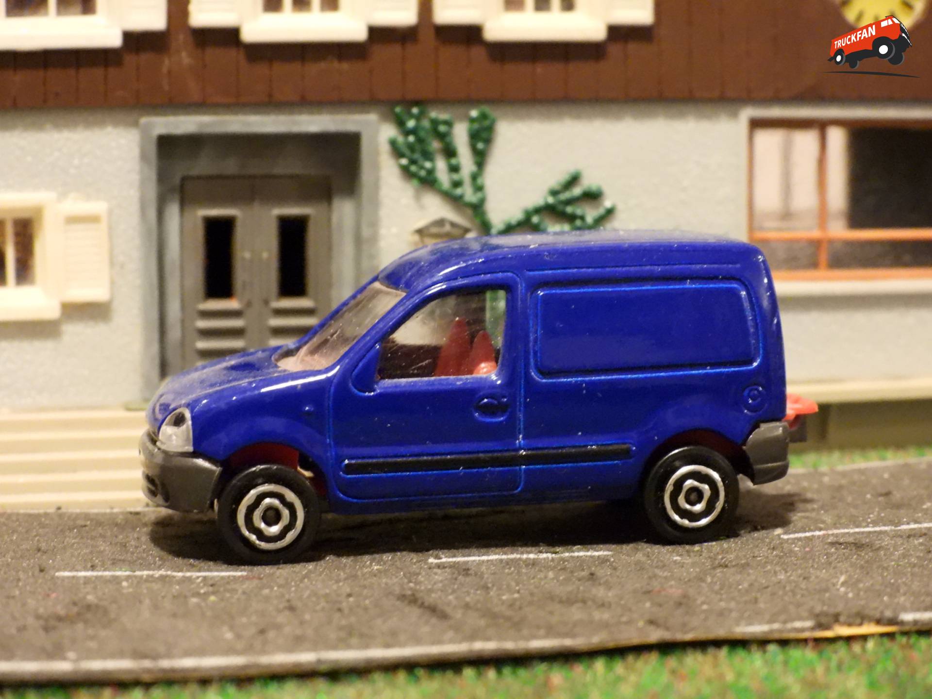 Klassieke Renault Kangoo van Majorette.