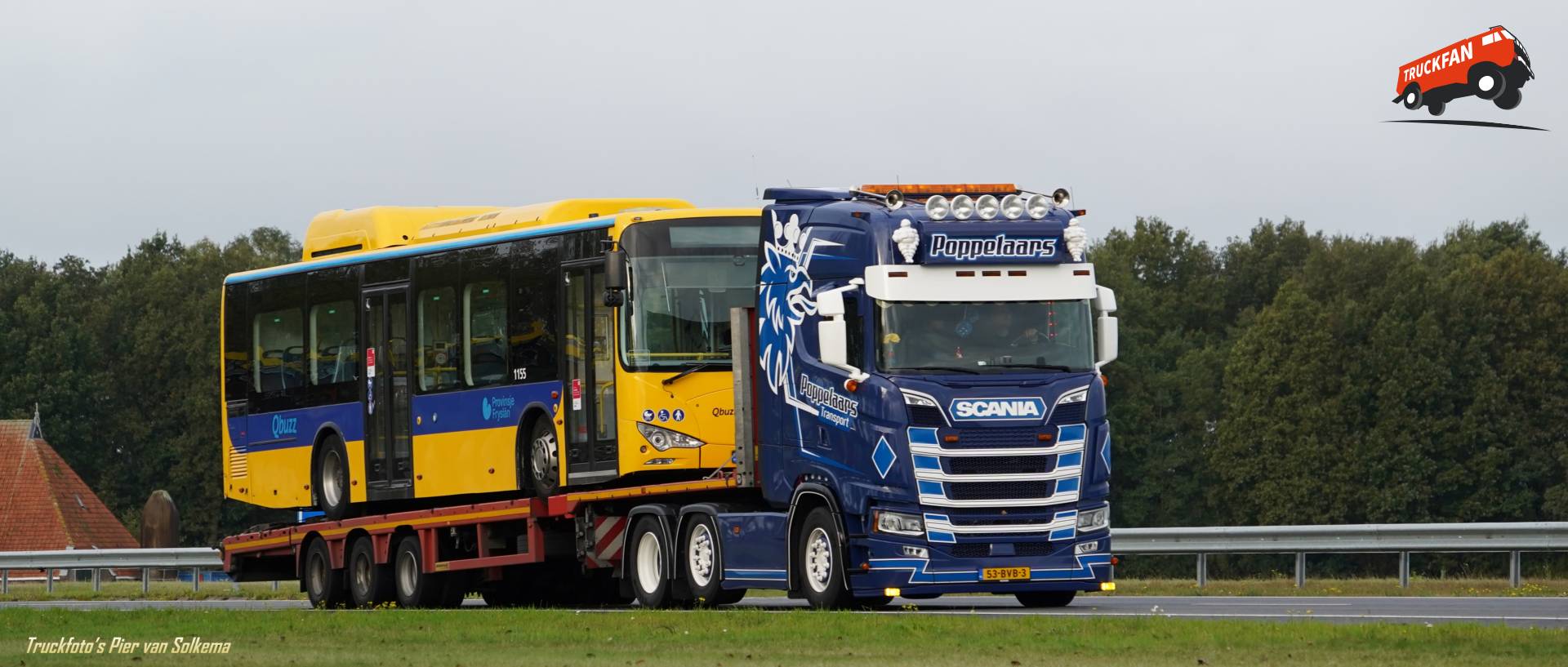 Scania vrachtwagen van Poppelaars op de A7 bij Joure