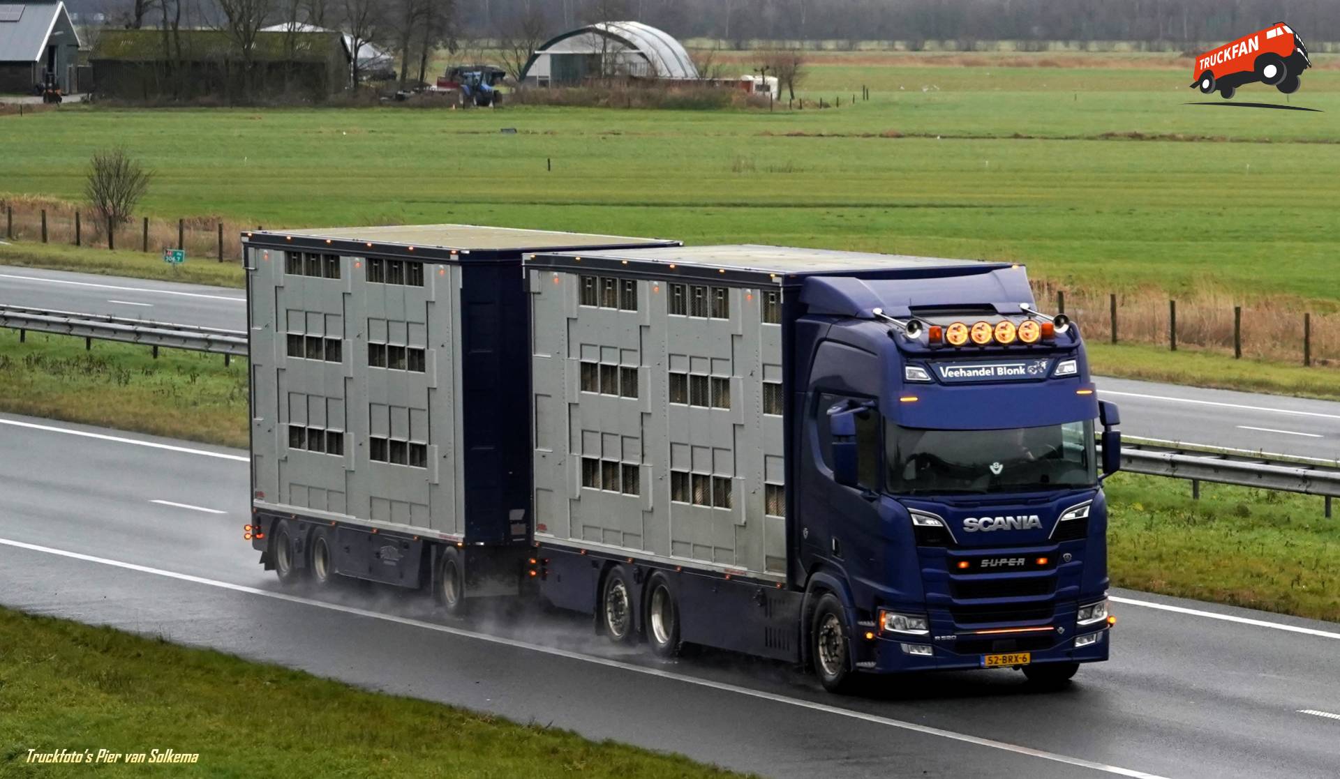 Scania R520 vrachtwagen op A6