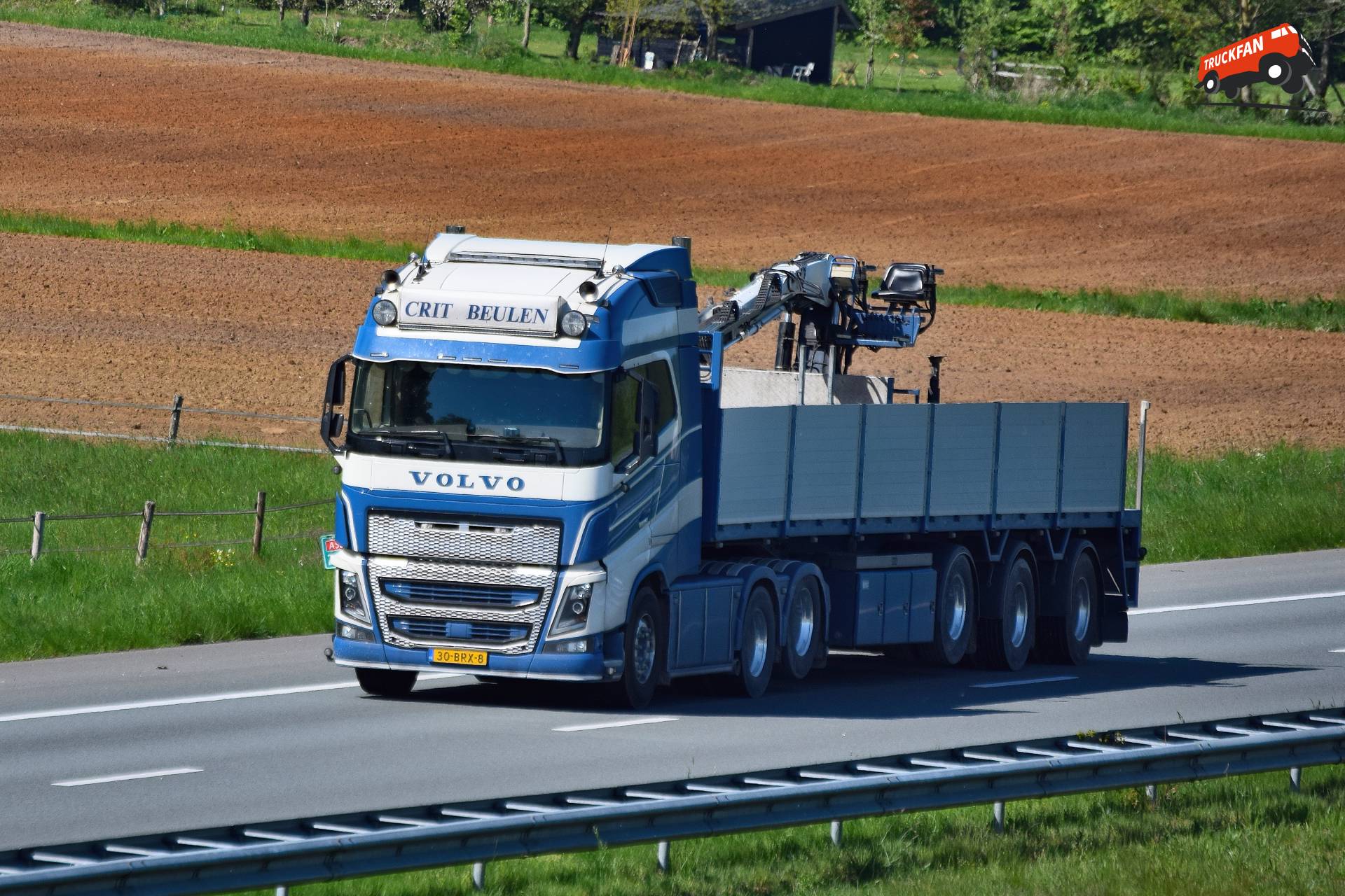 V.O.F. Crit Beulen Volvo FH4 in action along the A50
