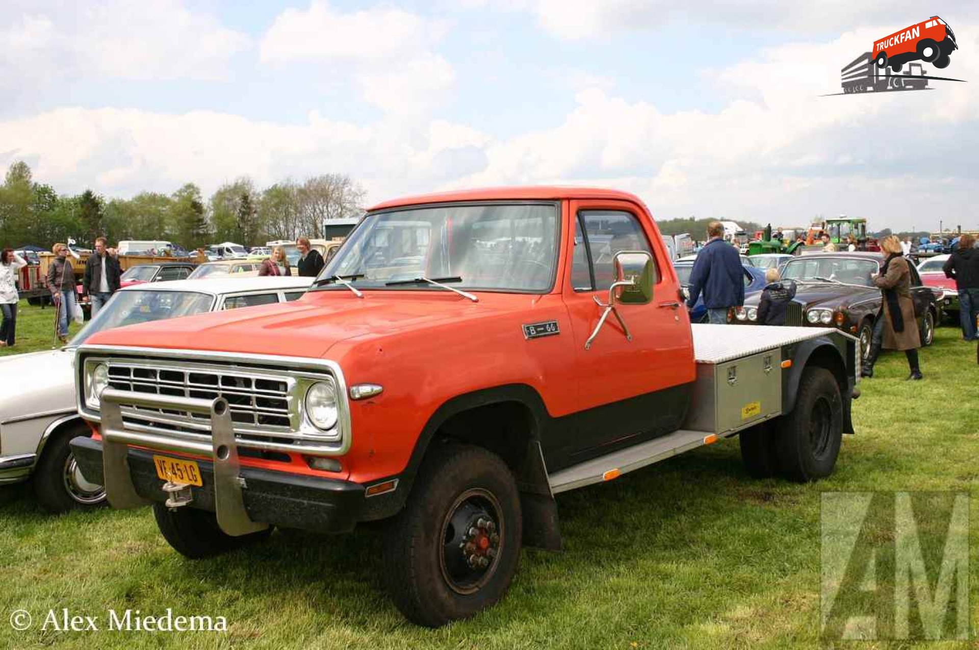 Dodge W200