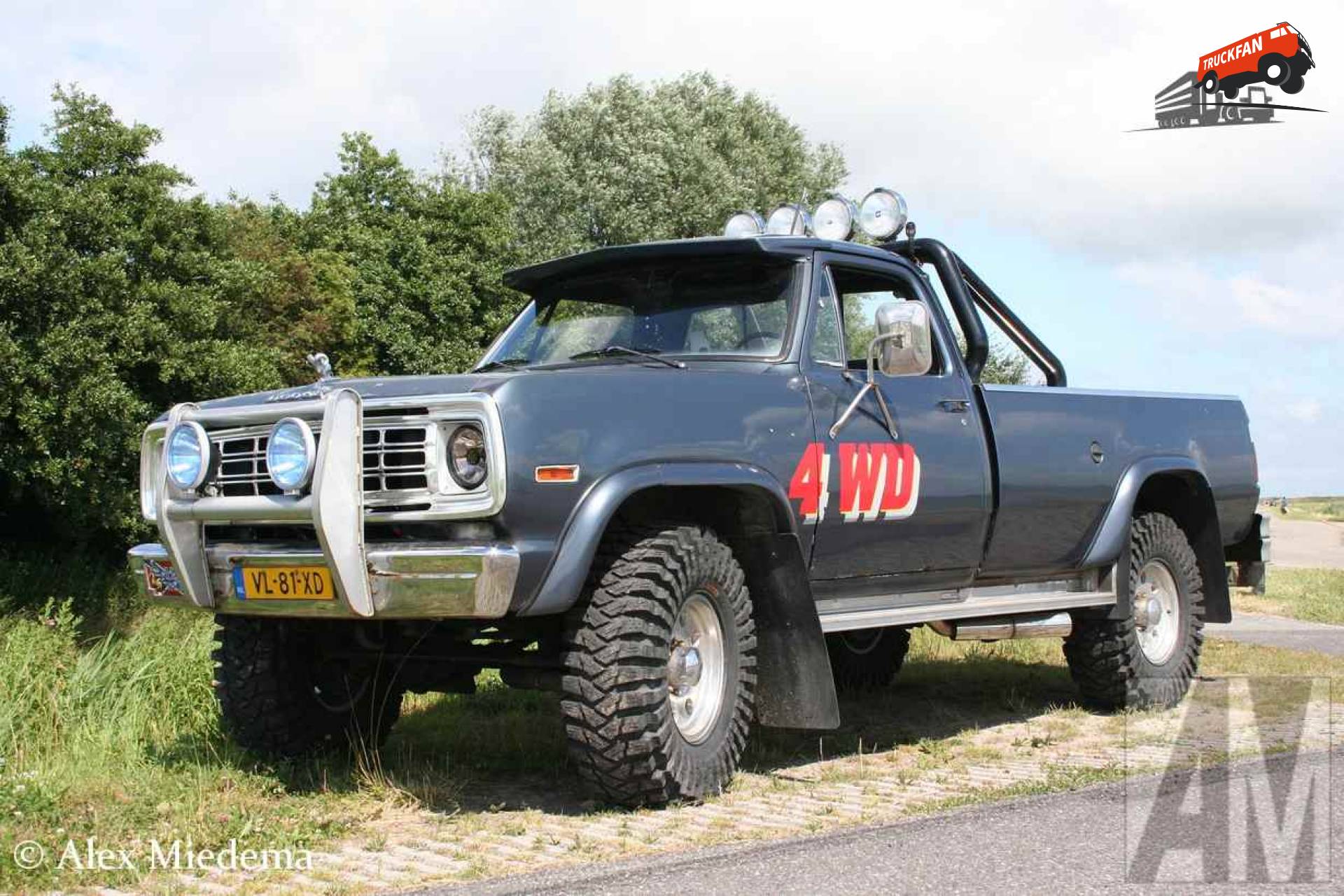 Dodge W200