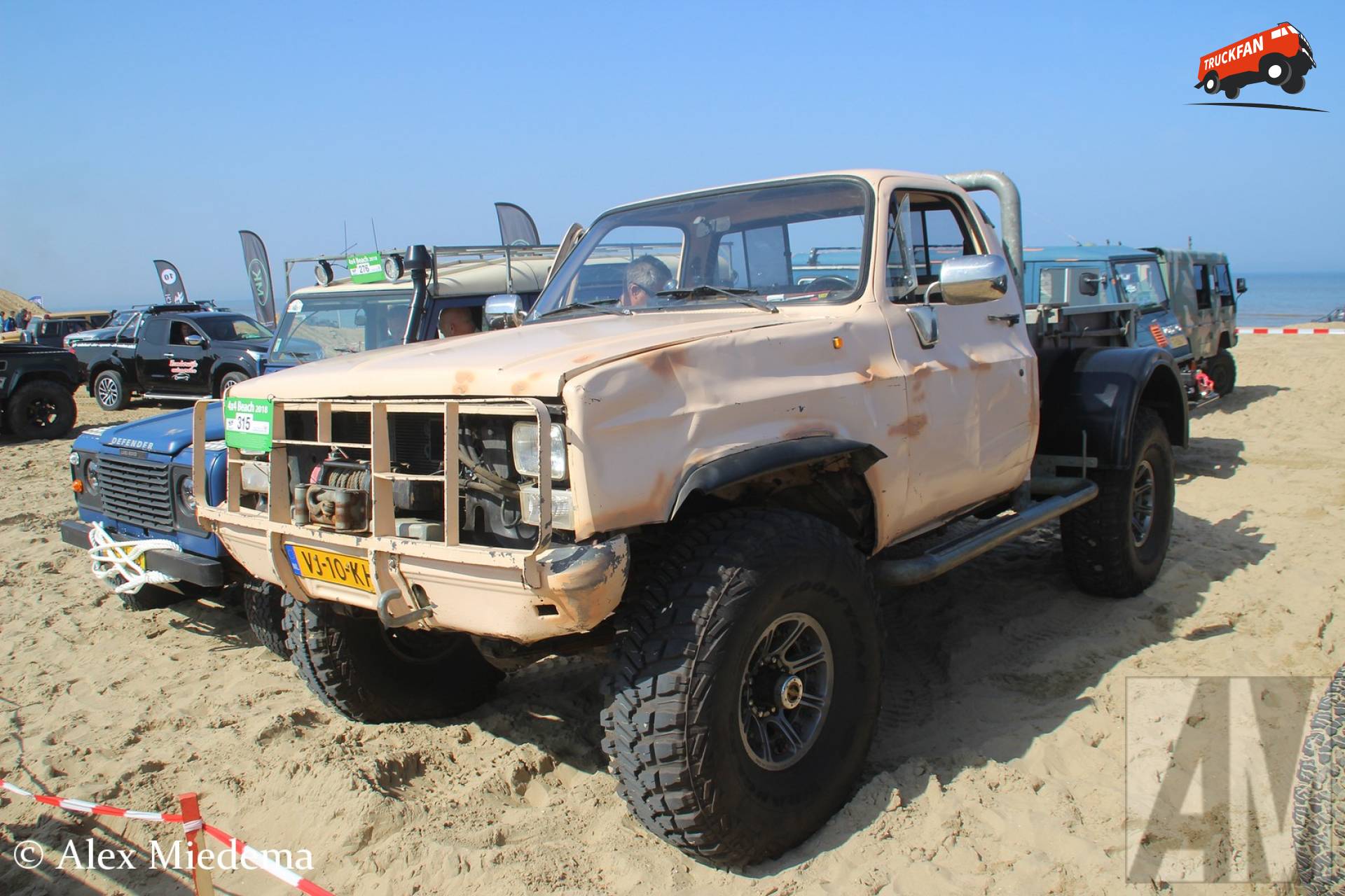 Dodge D200