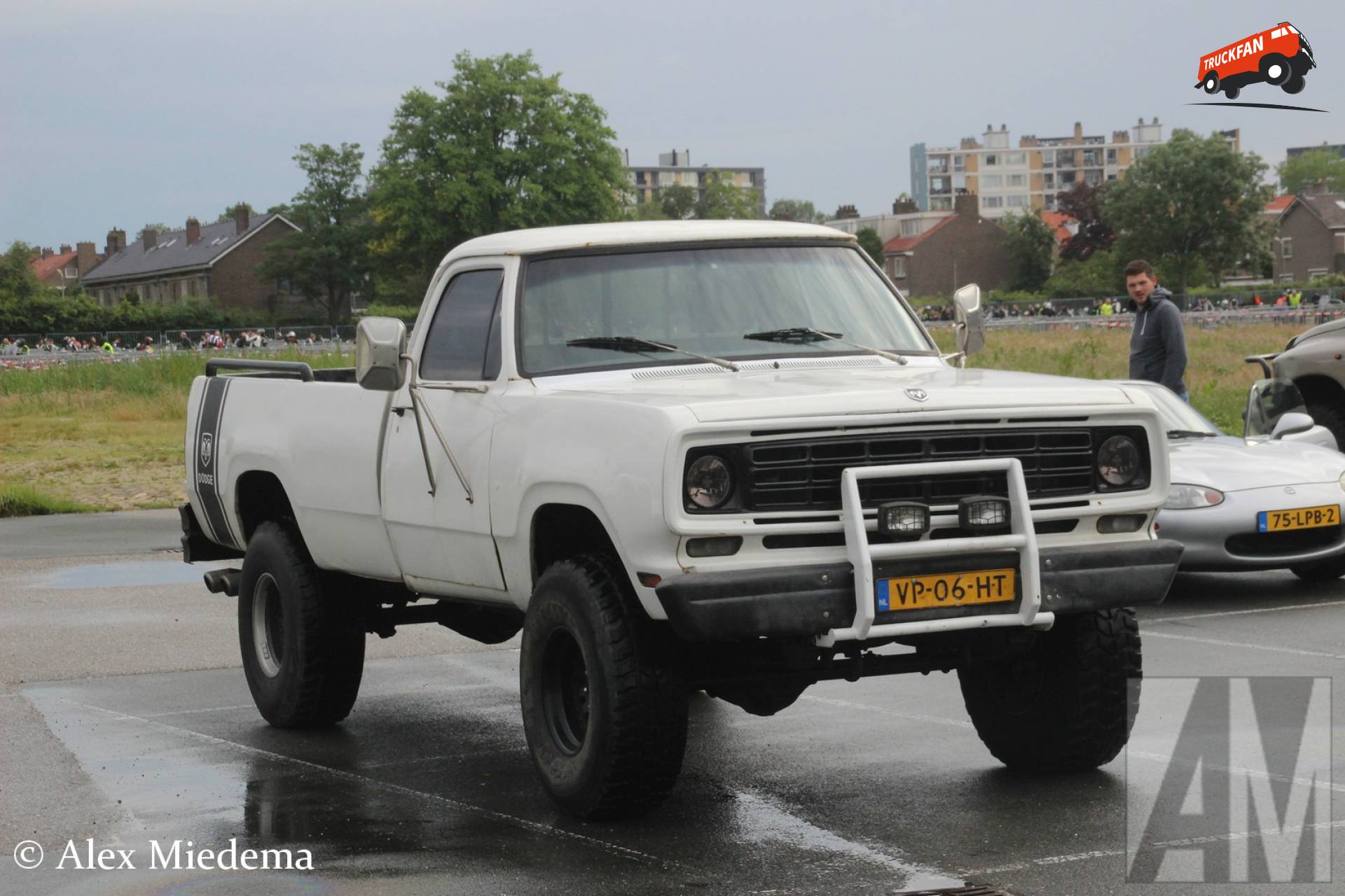 Dodge W200