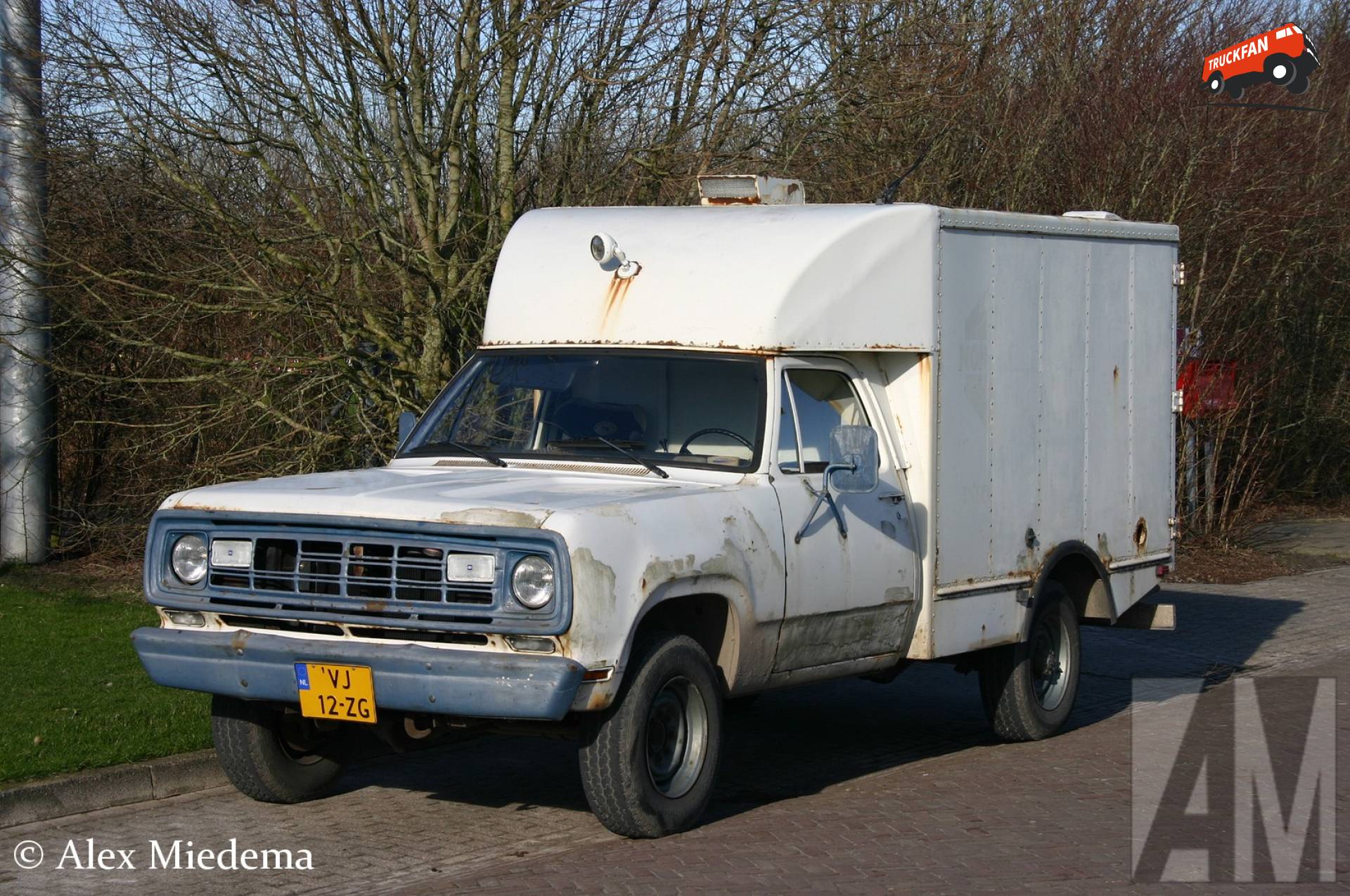 Dodge W200