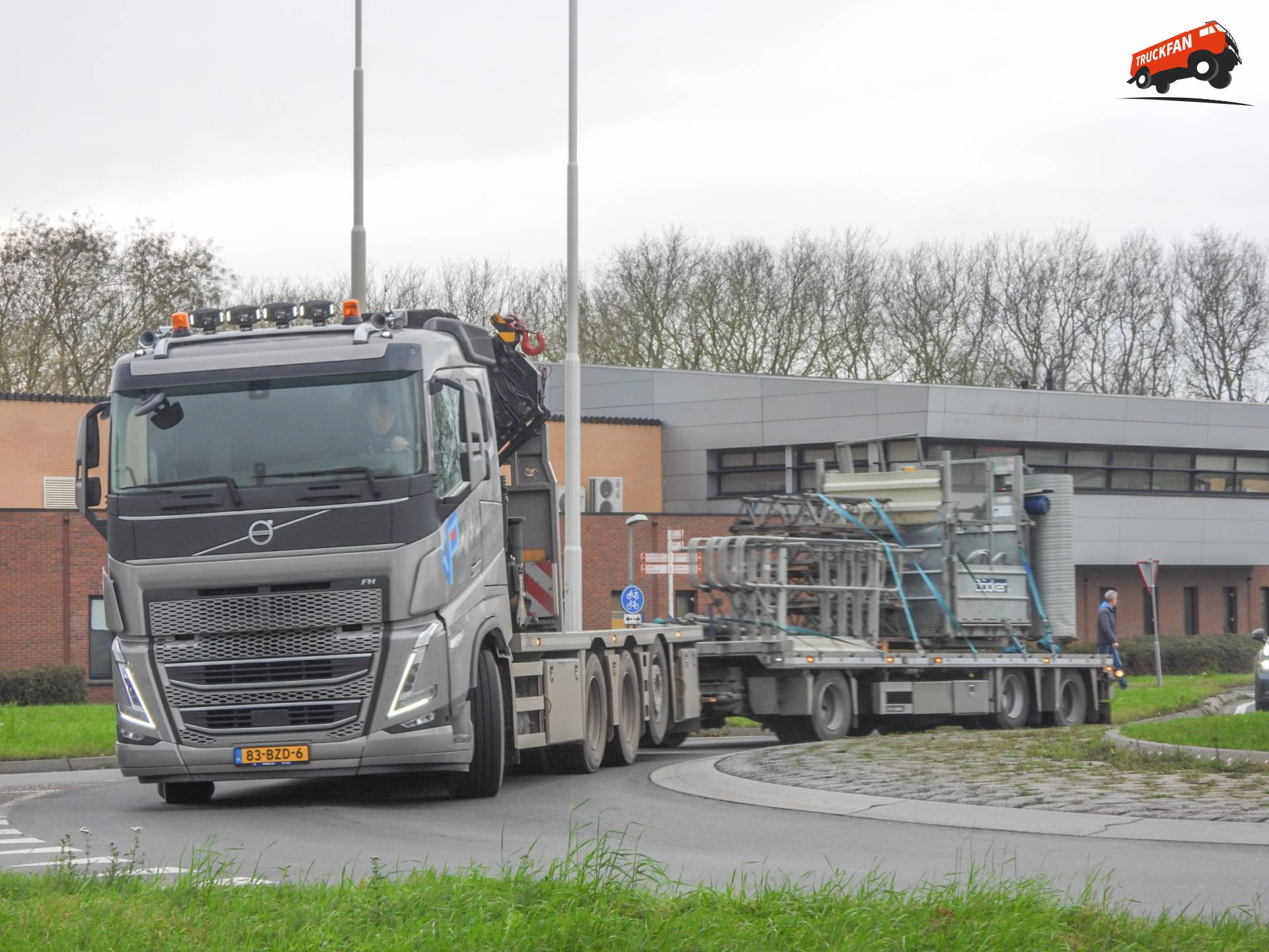 Volvo FH13 500 8x4 truck at Lopikerplein Schoonhoven