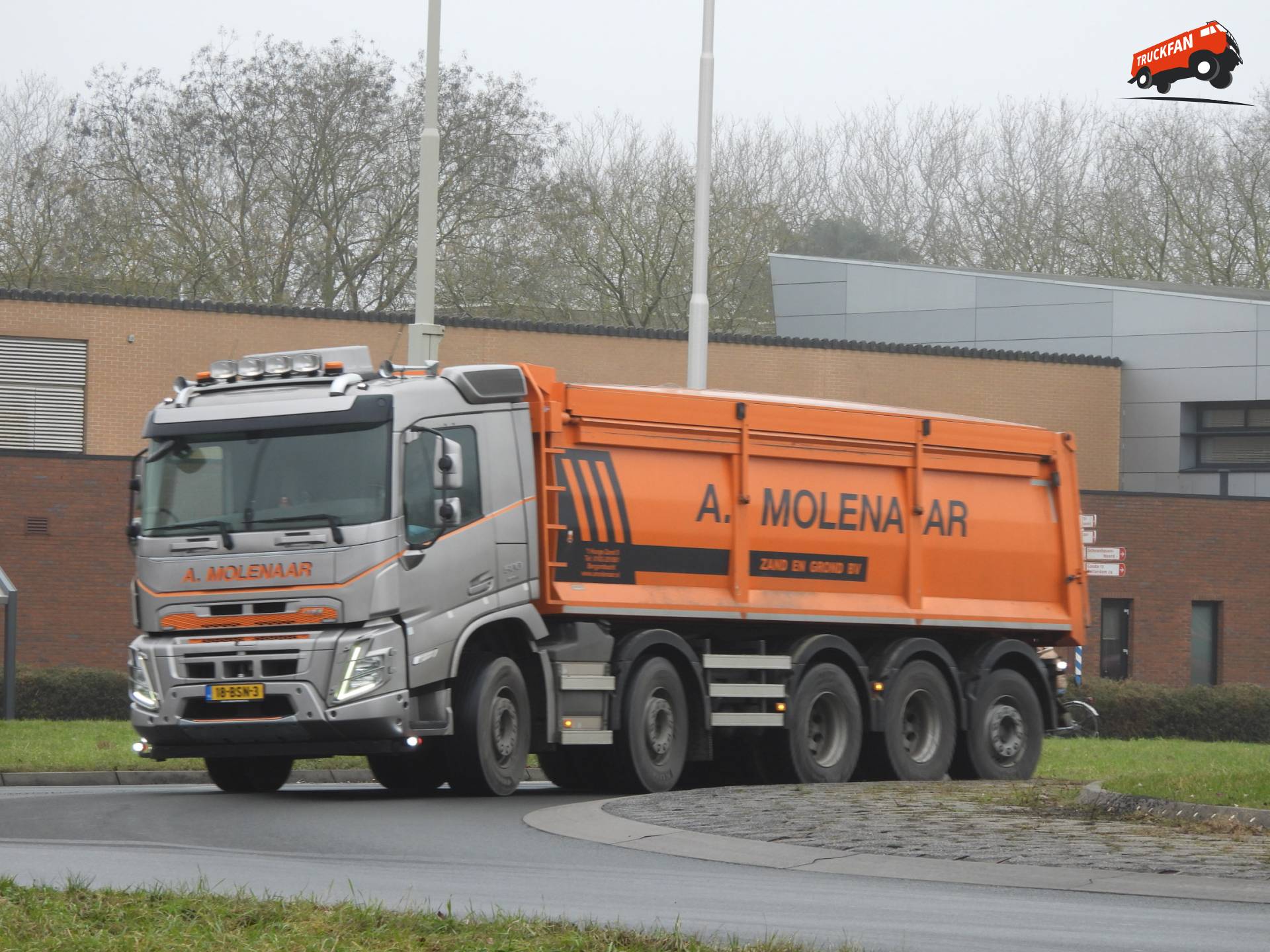 Volvo FMX 500 10x4-6 vrachtwagen bij Lopikerplein Schoonhoven 2026