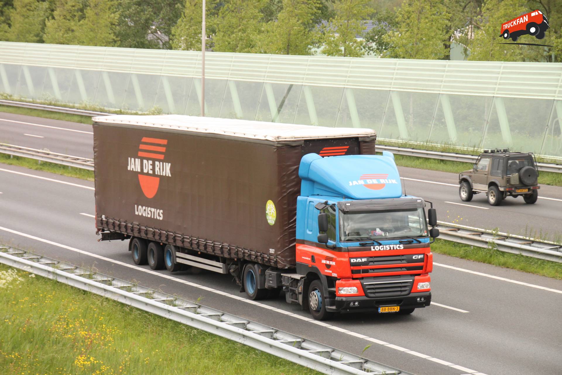 DAF CF vrachtwagen van Jan de Rijk op de weg