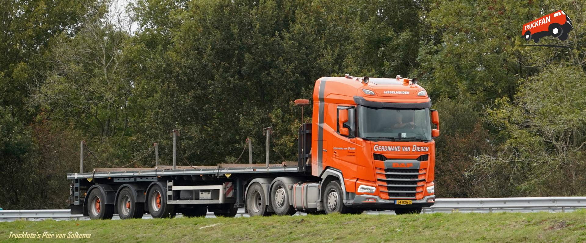 DAF XG met open laadbak op de A7 bij Sneek