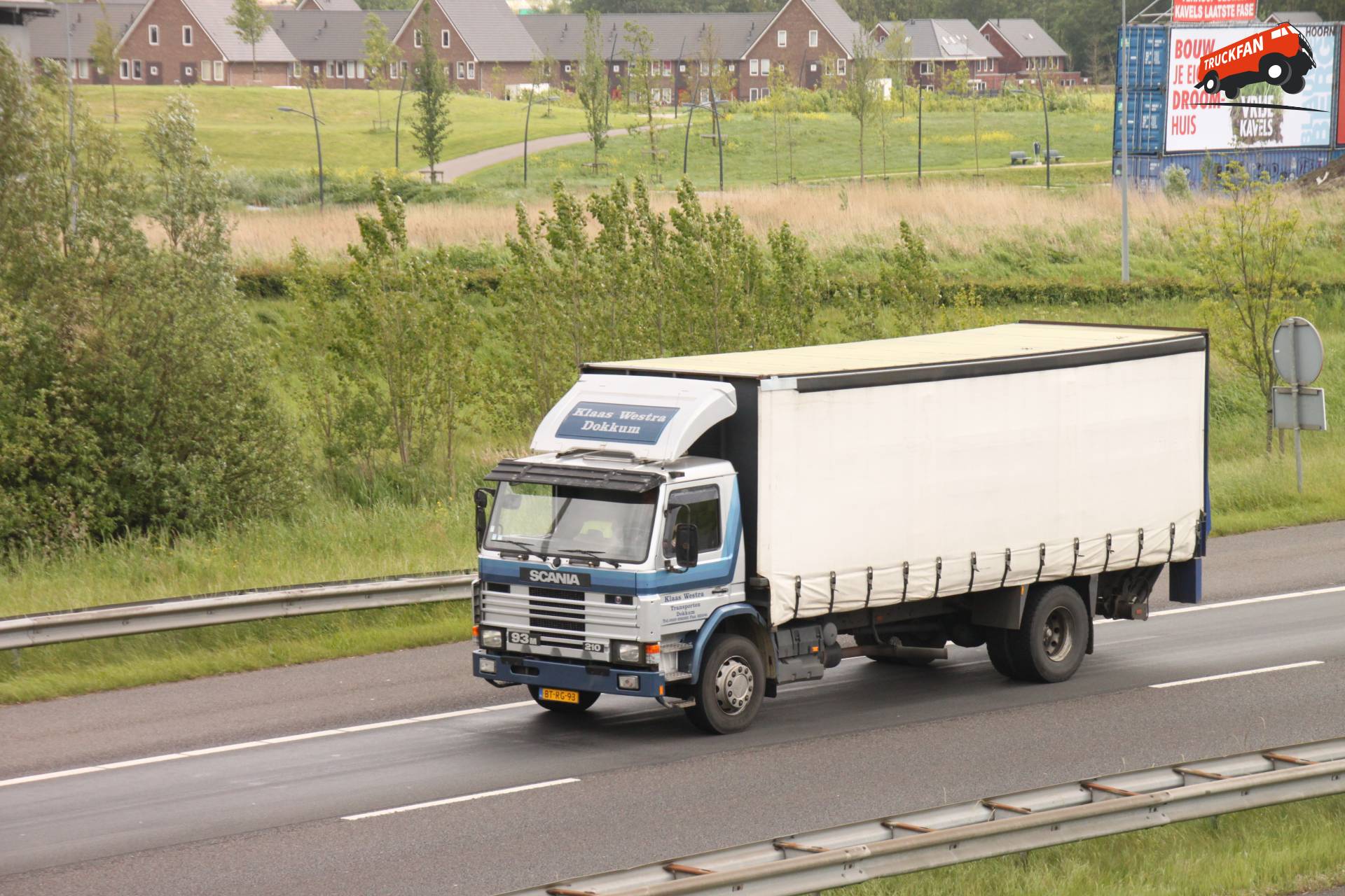 Scania 93 truck van Klaas Westra op de weg